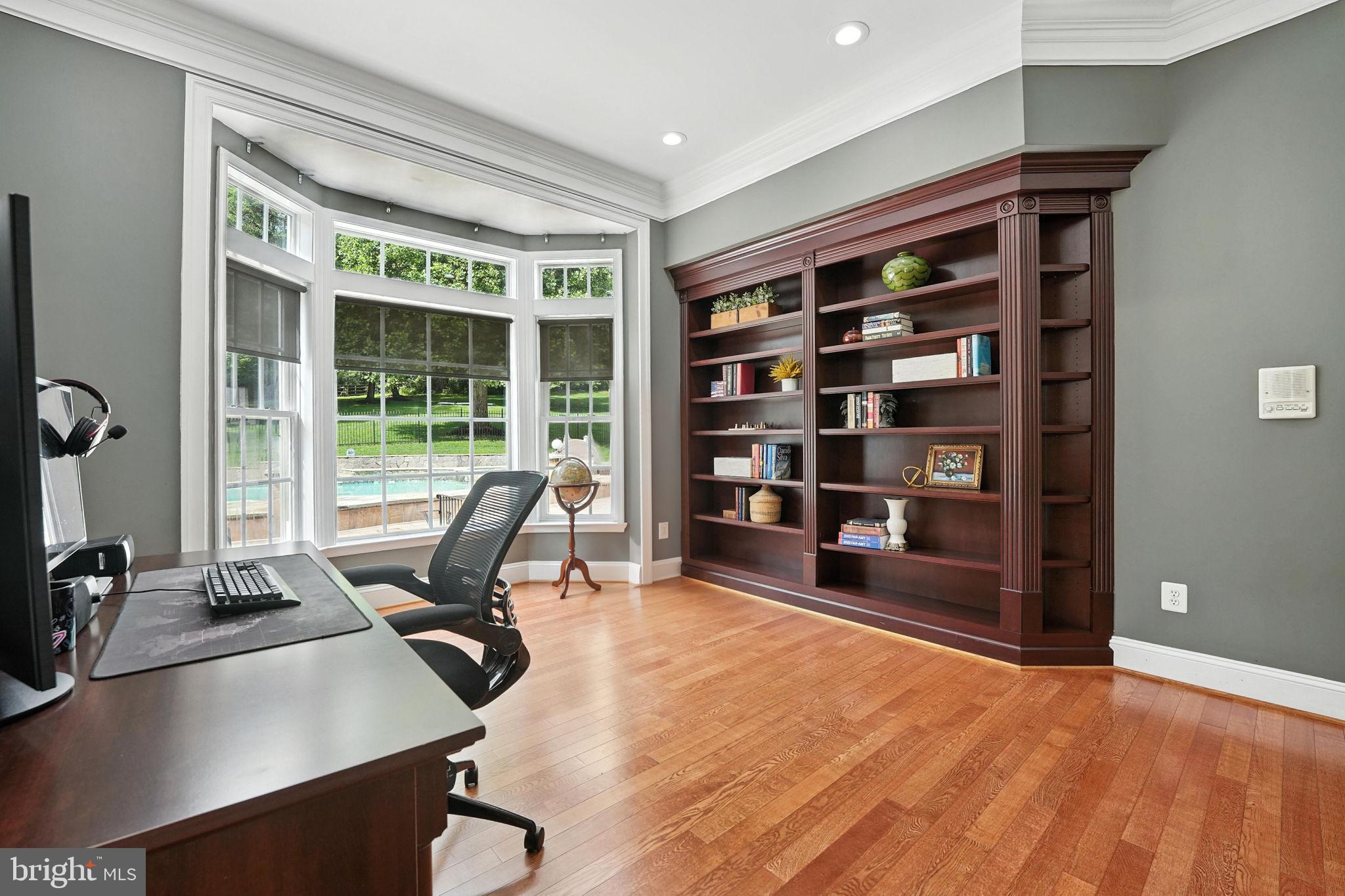 OAKTON HOLLOWS - Residential