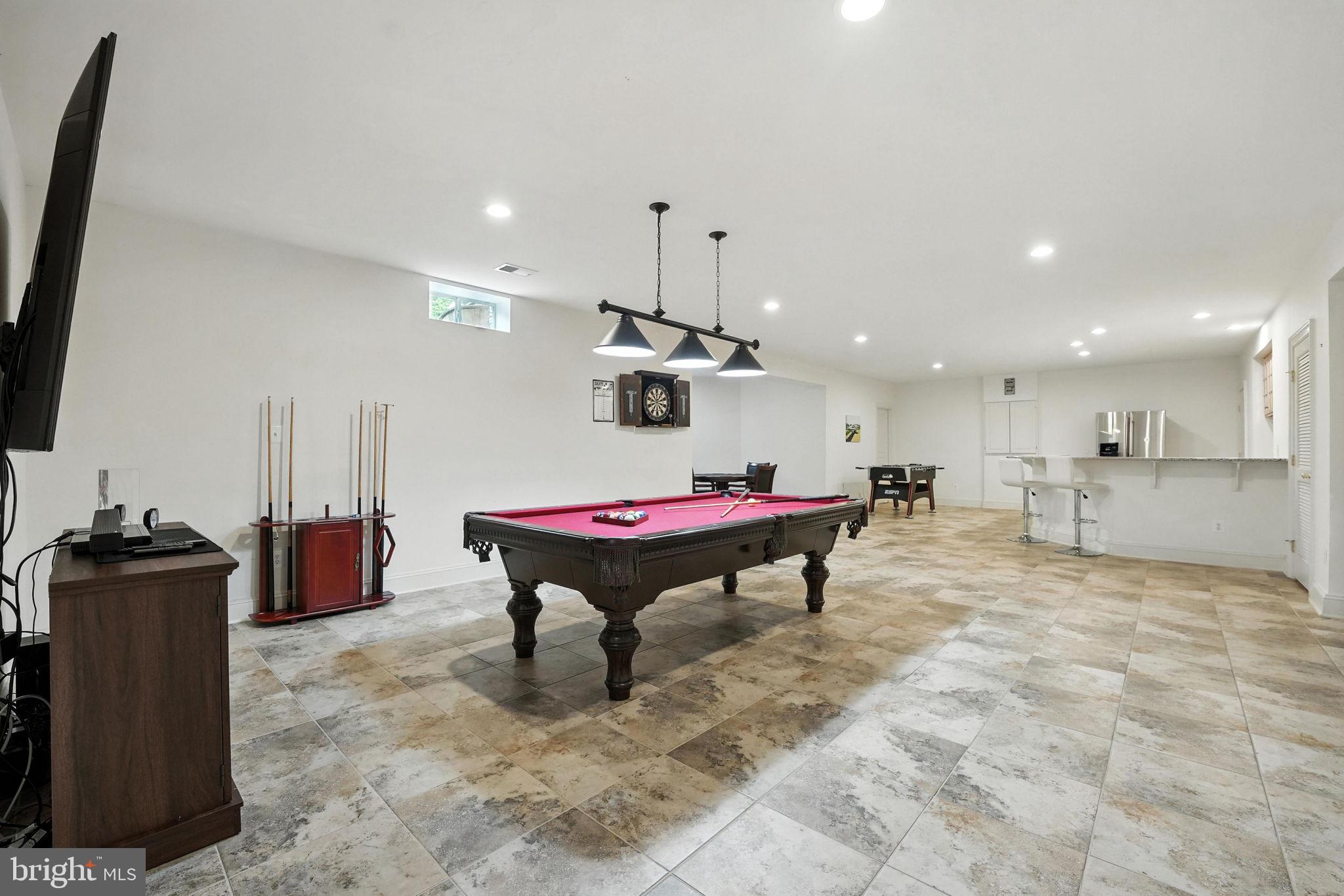 OAKTON HOLLOWS - Residential