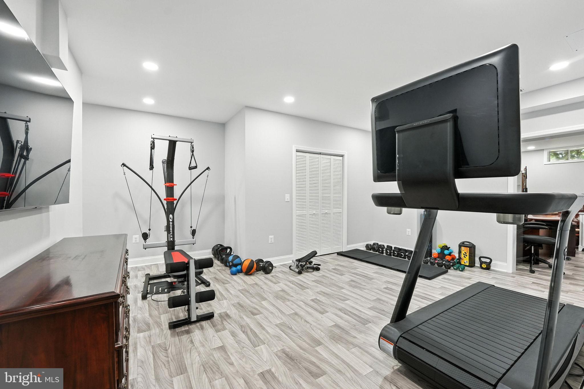 OAKTON HOLLOWS - Residential