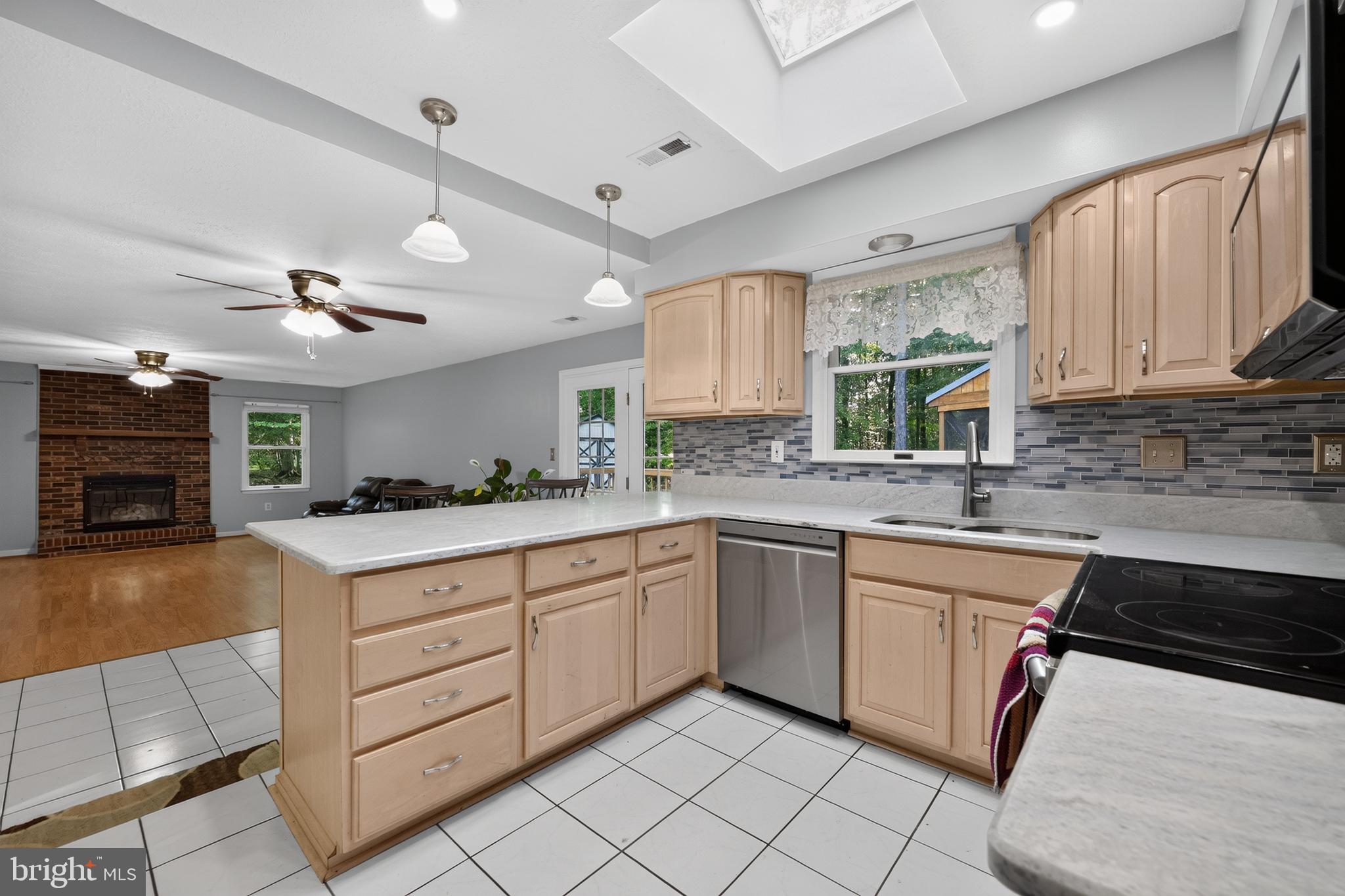 CHAPEL POINT WOODS - Residential