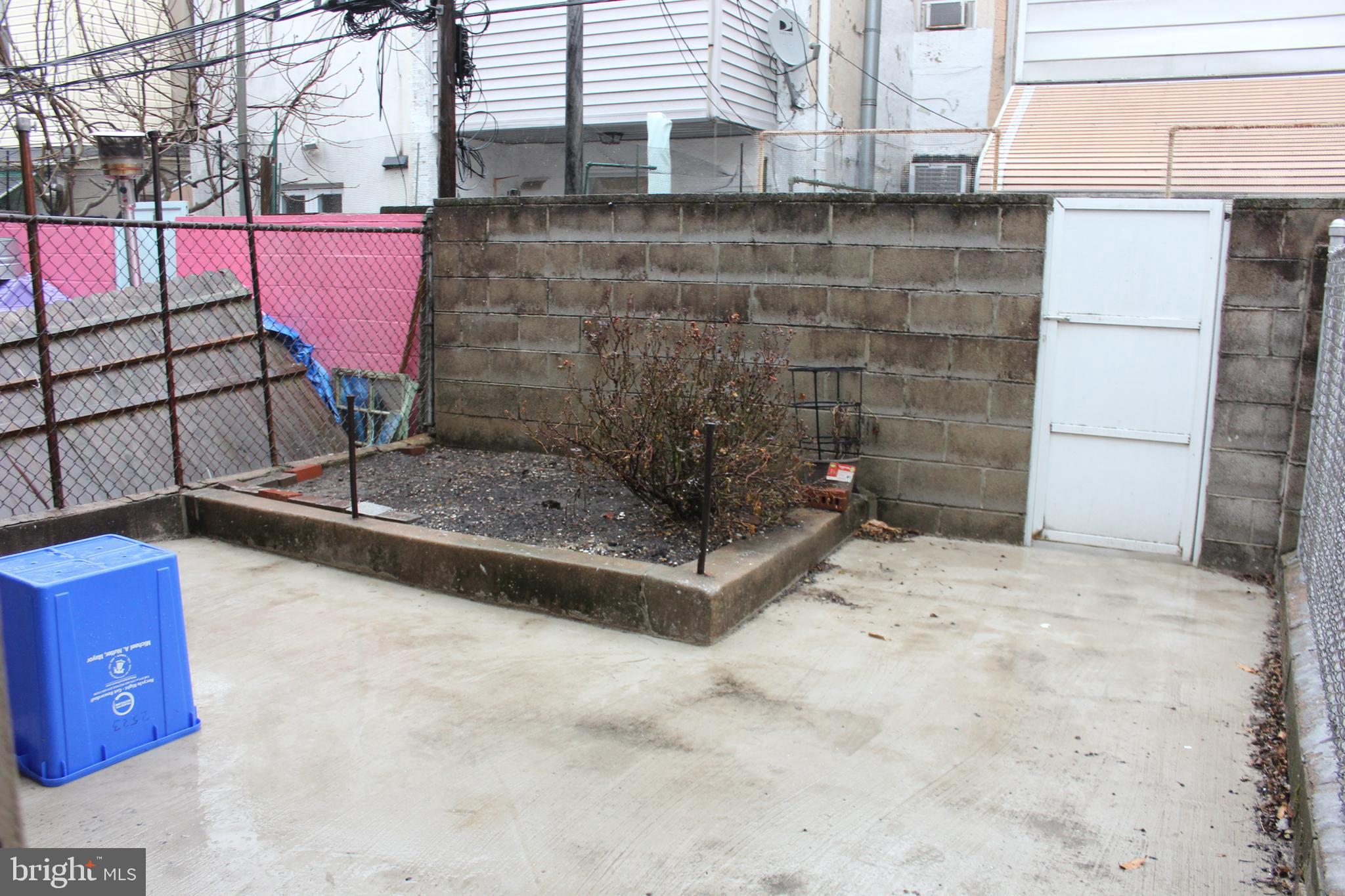 LOWER MOYAMENSING - Residential Lease