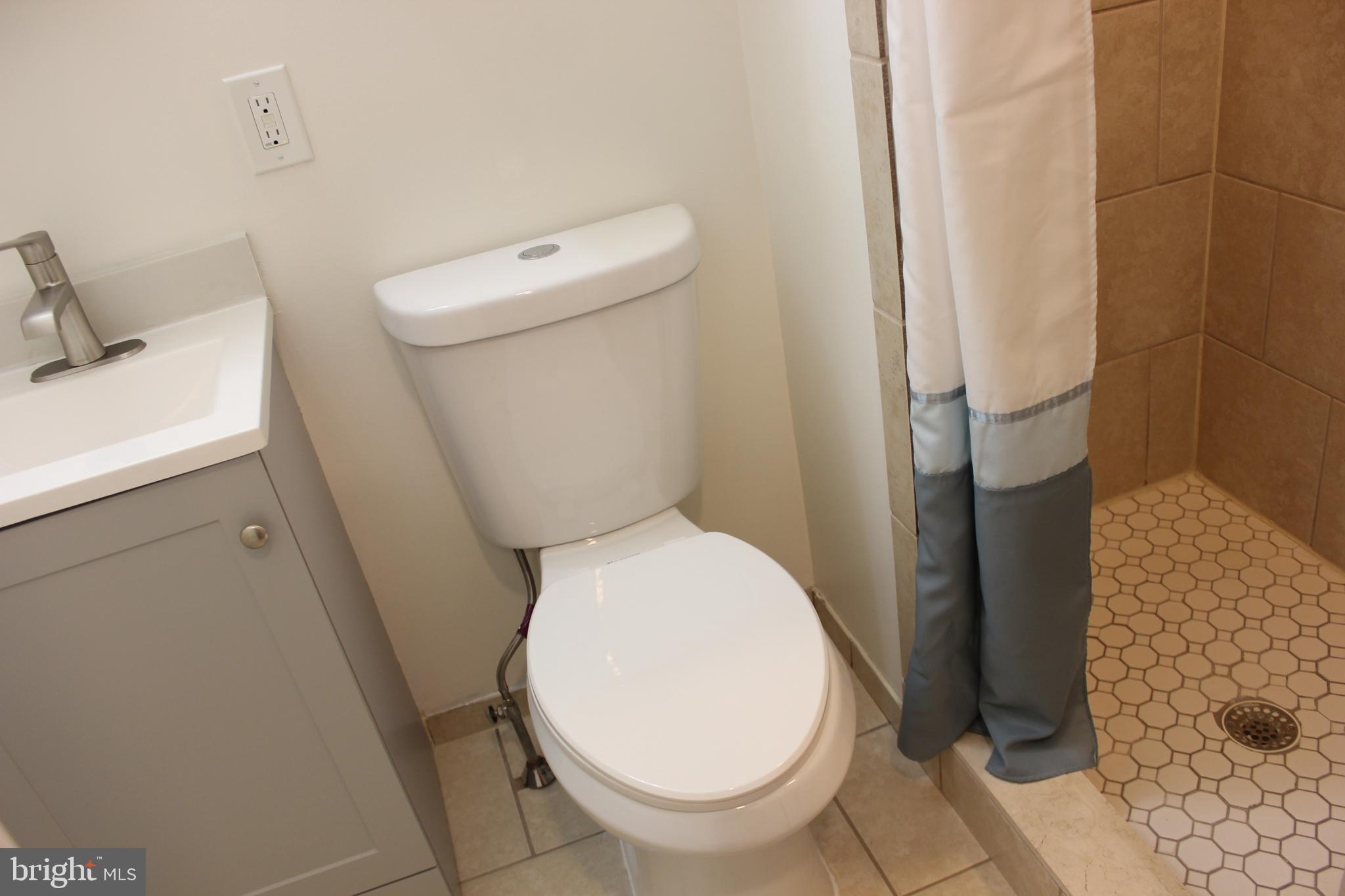 LOWER MOYAMENSING - Residential Lease