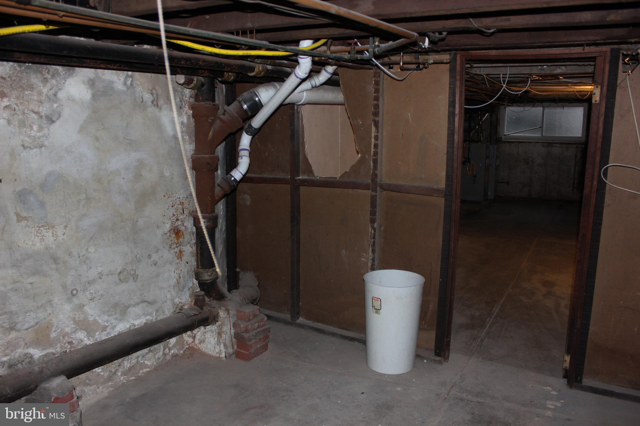 LOWER MOYAMENSING - Residential Lease
