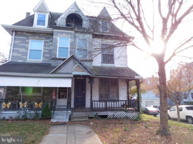 Huge Semi with 6 Private Bedrooms and 1 bath in an ideal location. Bring your imagination and elbow grease and make this home shine again.