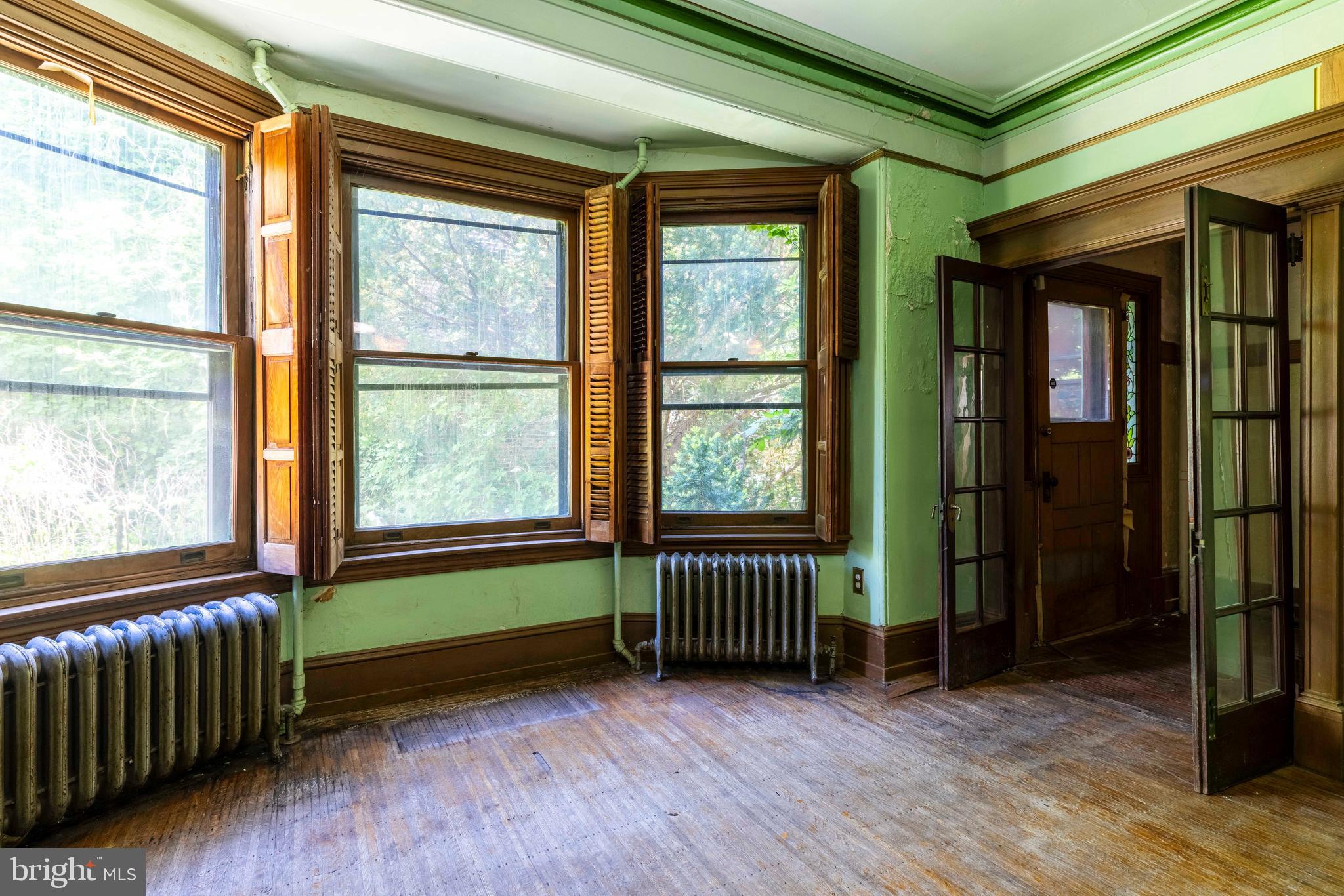 FAIRMOUNT - Commercial Sale