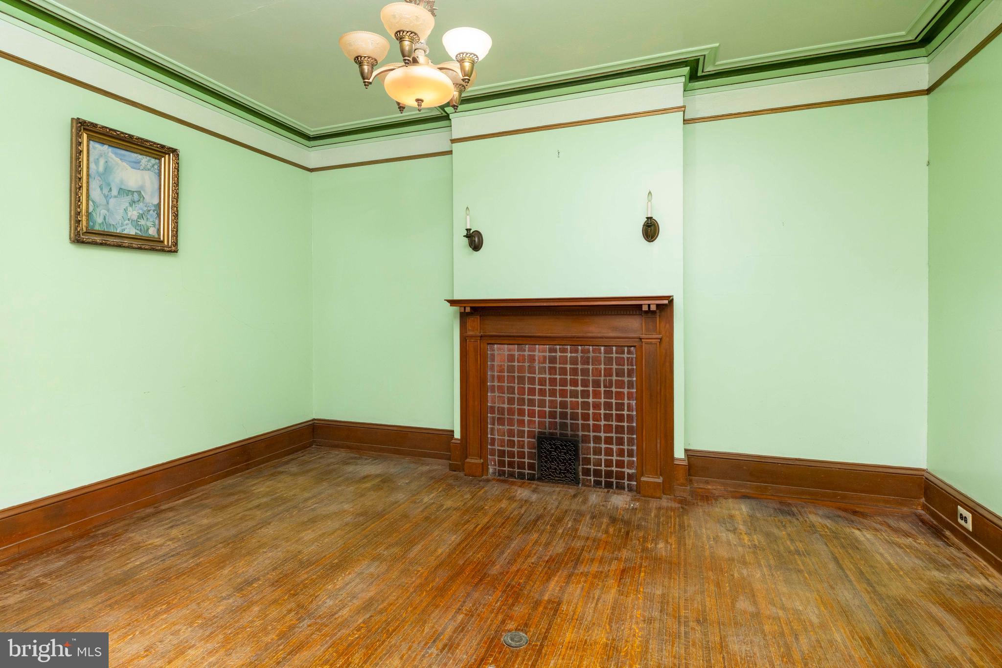 FAIRMOUNT - Commercial Sale
