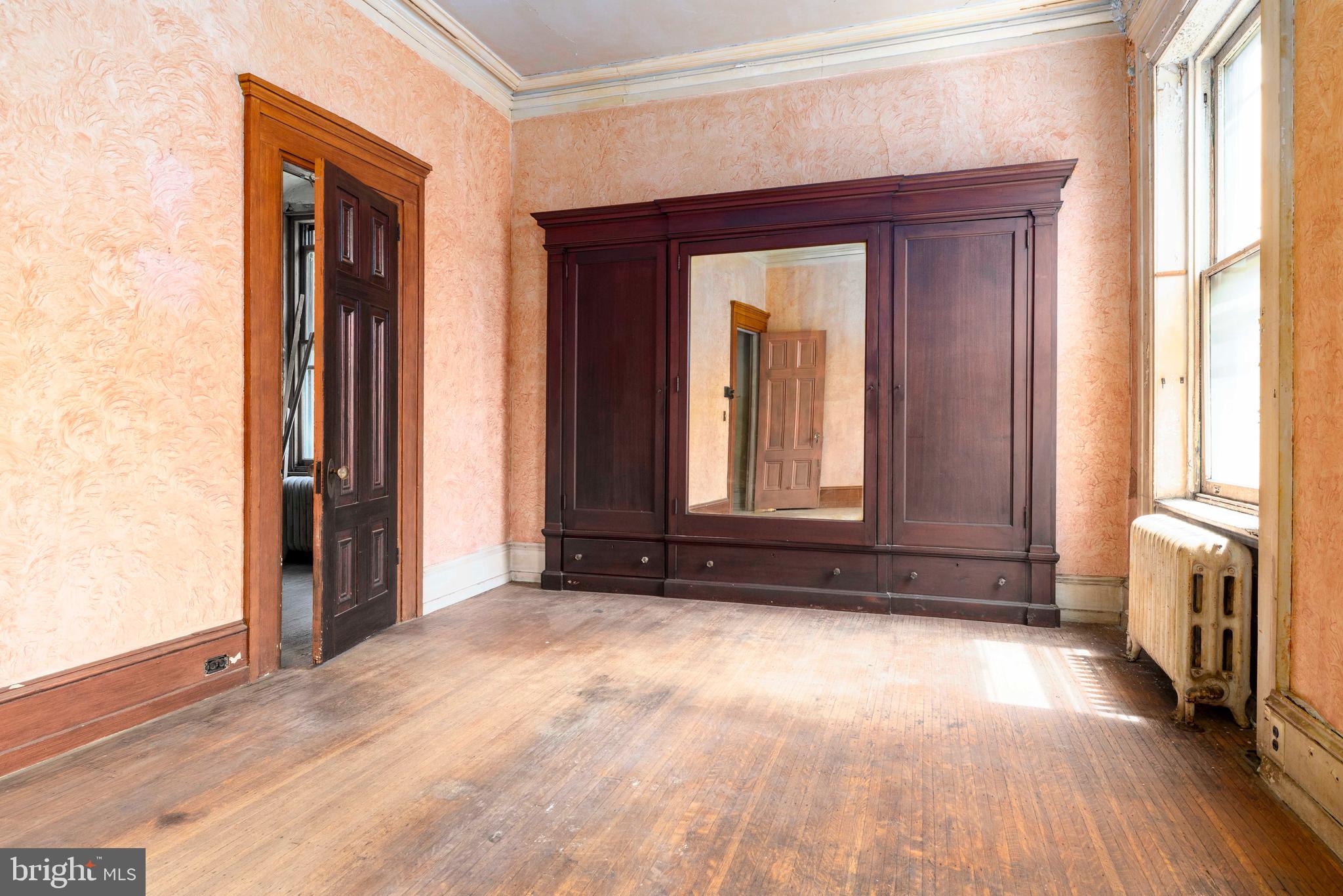 FAIRMOUNT - Commercial Sale