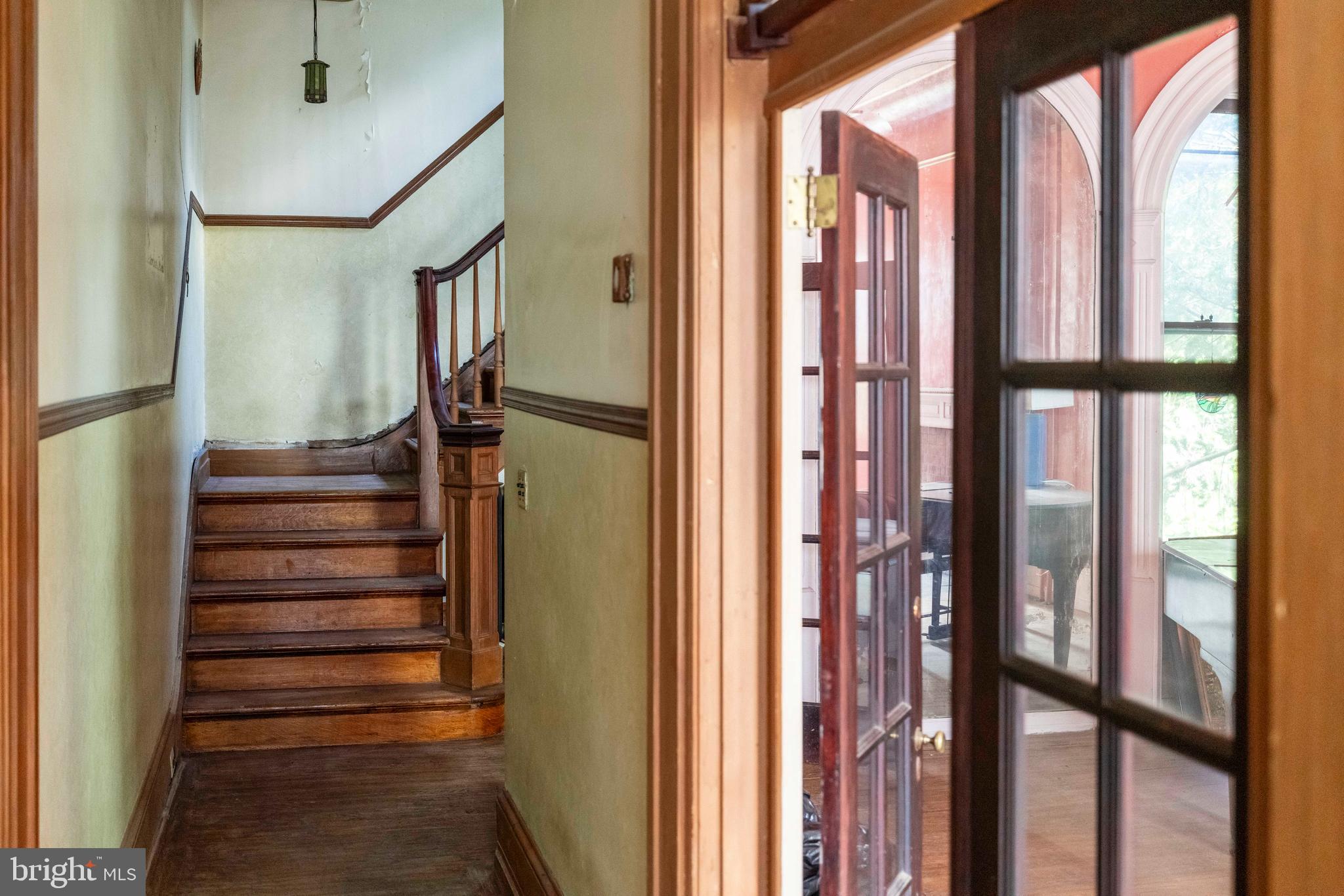 FAIRMOUNT - Commercial Sale