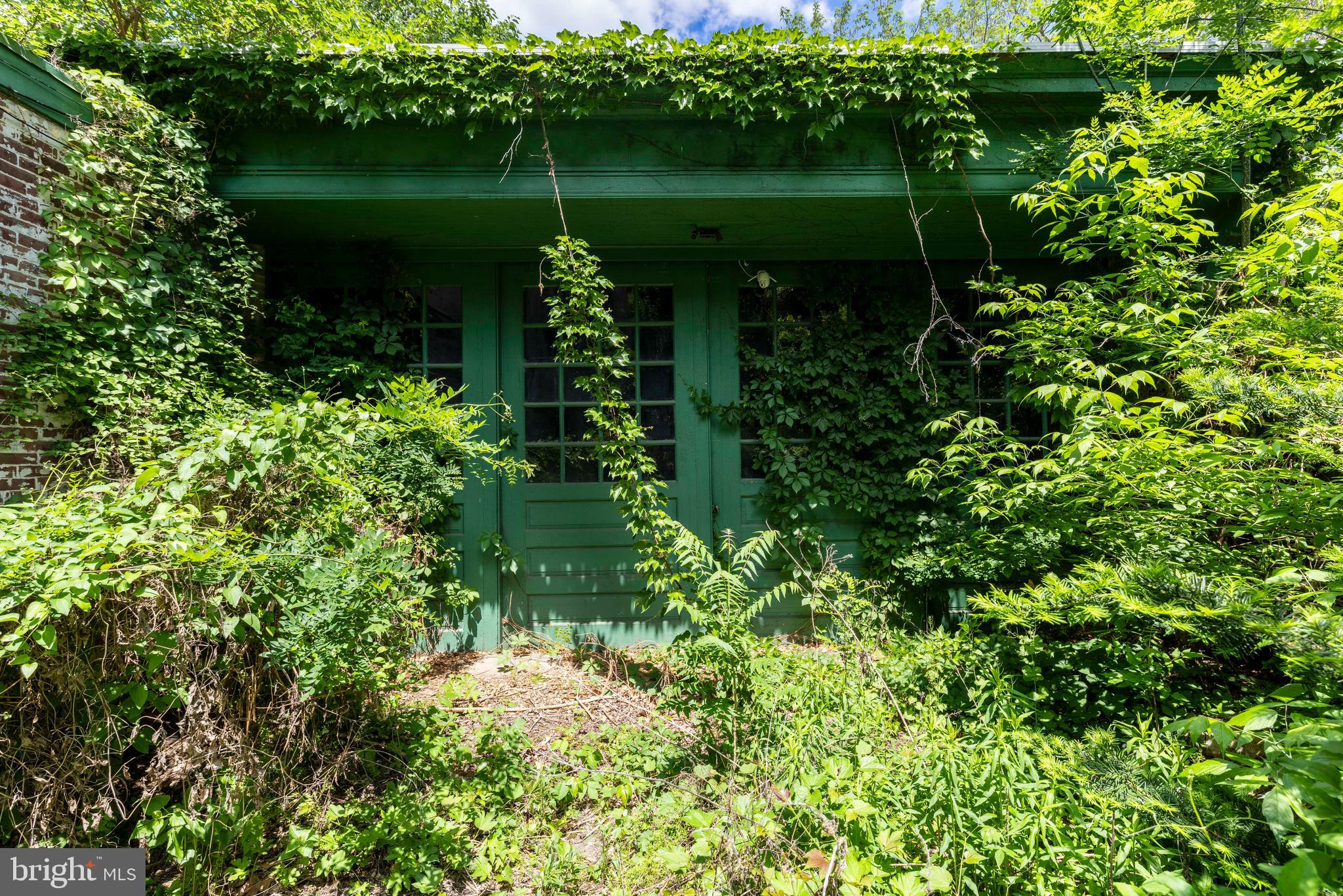 FAIRMOUNT - Commercial Sale