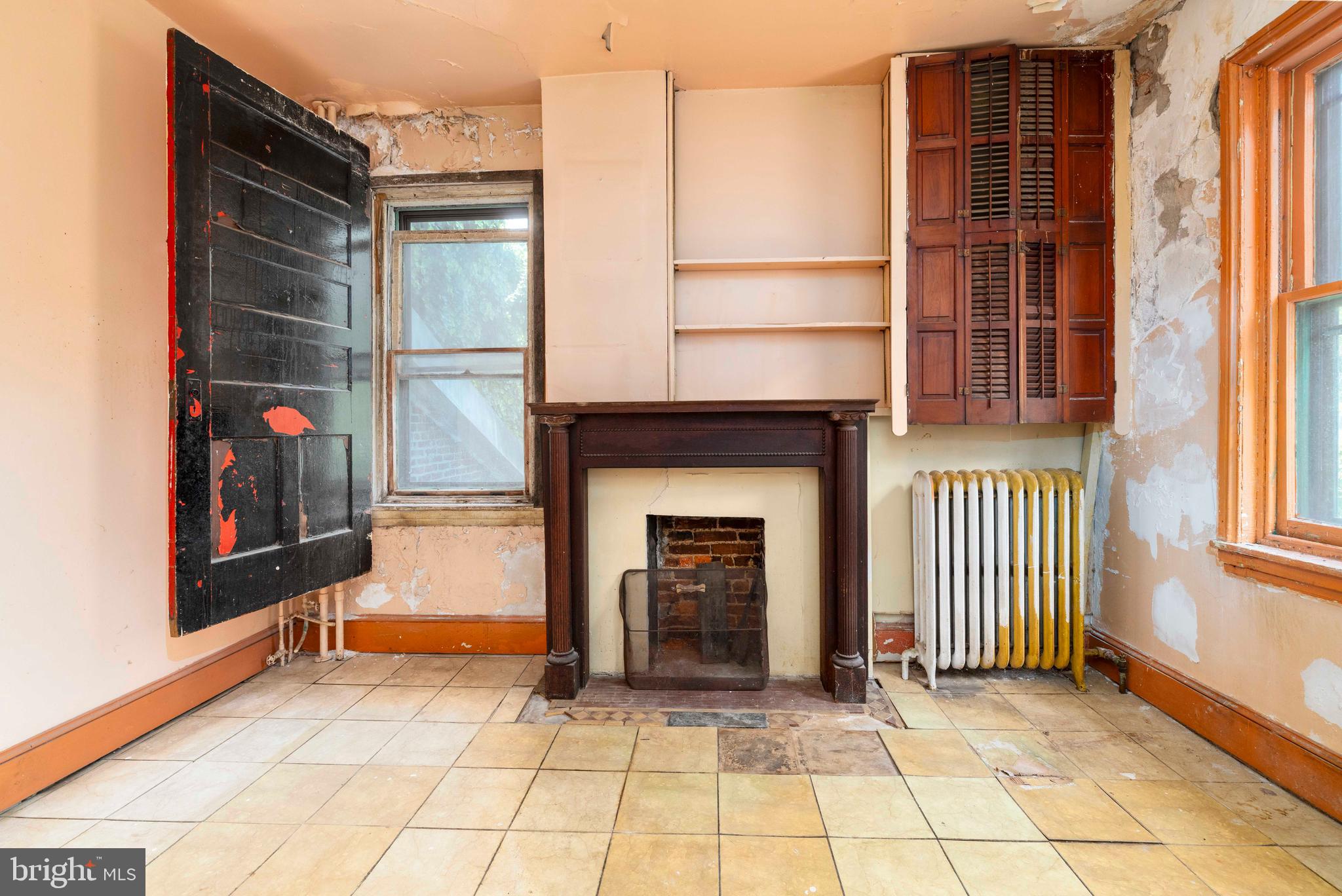 FAIRMOUNT - Commercial Sale