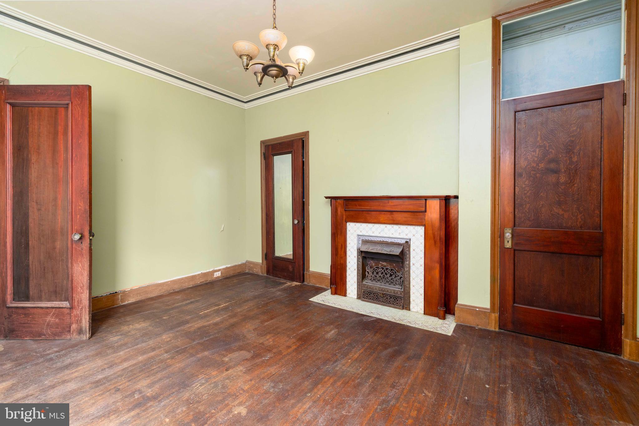 FAIRMOUNT - Commercial Sale