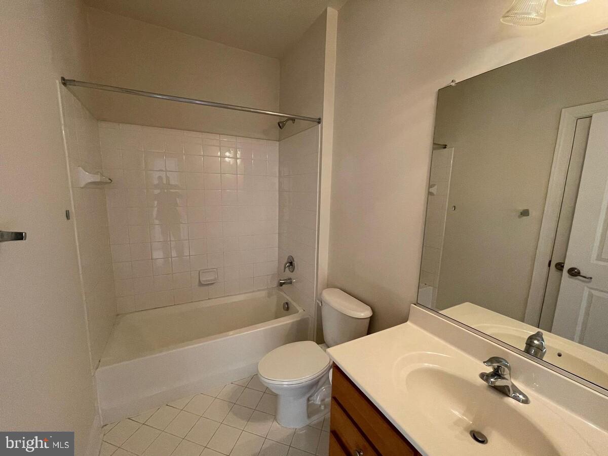 RESERVE AT WAXPOOL - Residential Lease