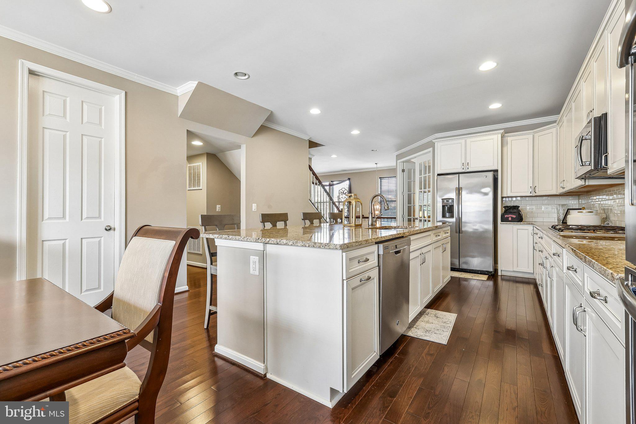 MADISON CRESCENT - Residential