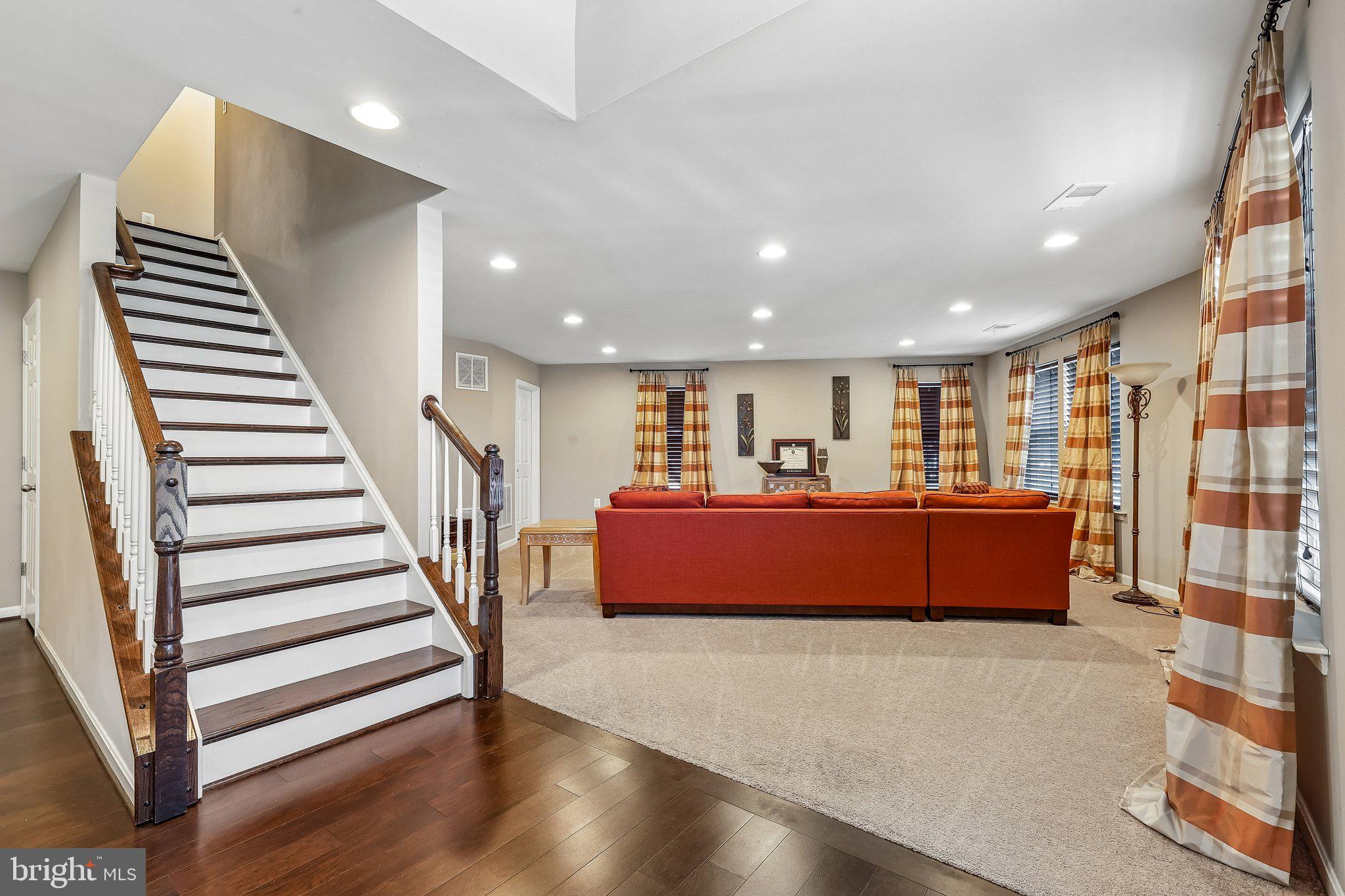 MADISON CRESCENT - Residential