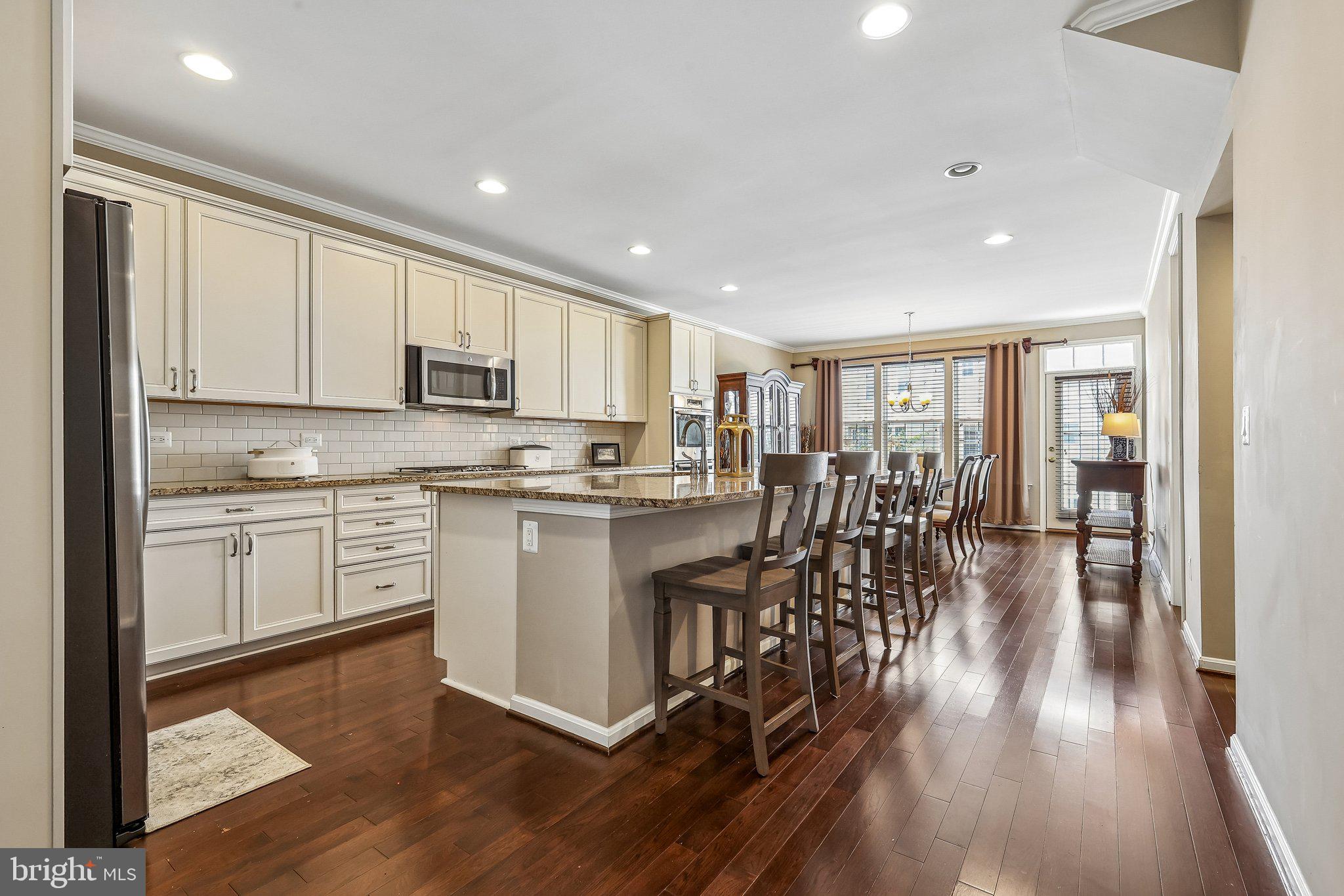 MADISON CRESCENT - Residential