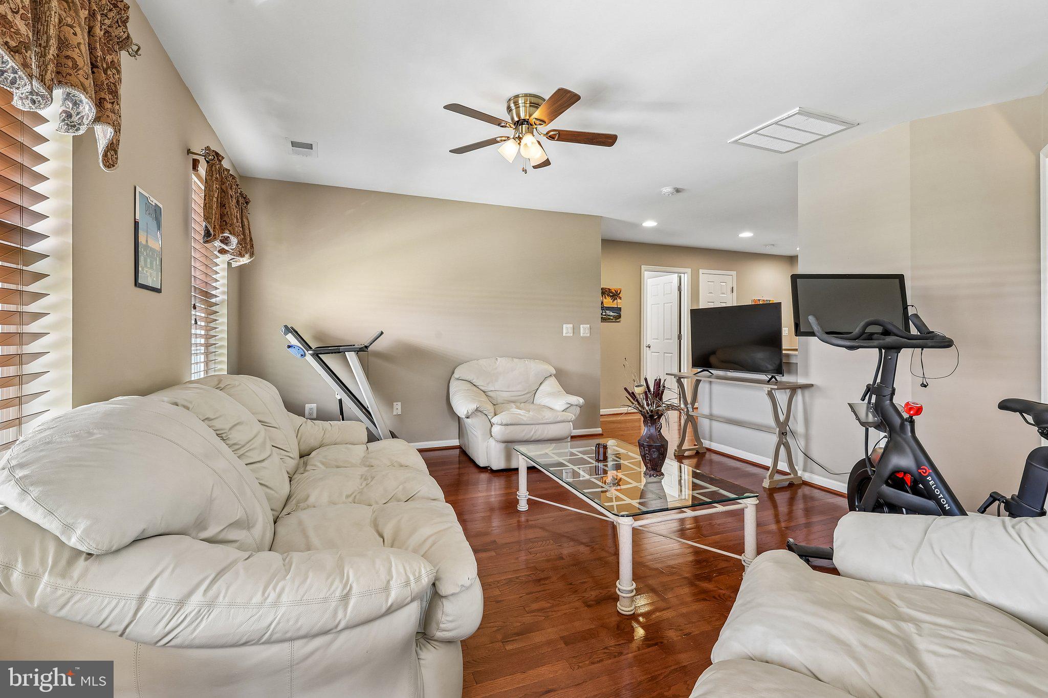 MADISON CRESCENT - Residential