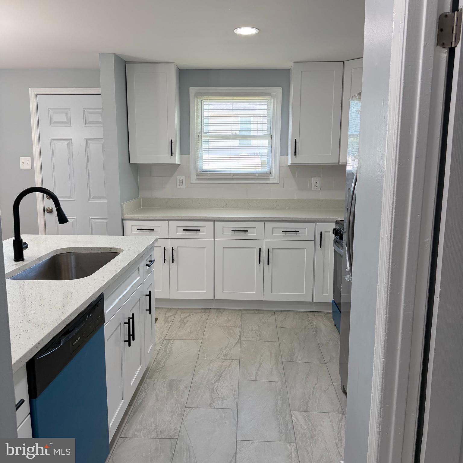 SANDTOWN-WINCHESTER - Residential