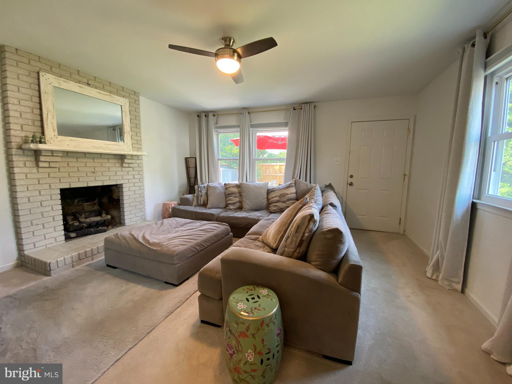 DOWNTOWN - Residential Lease