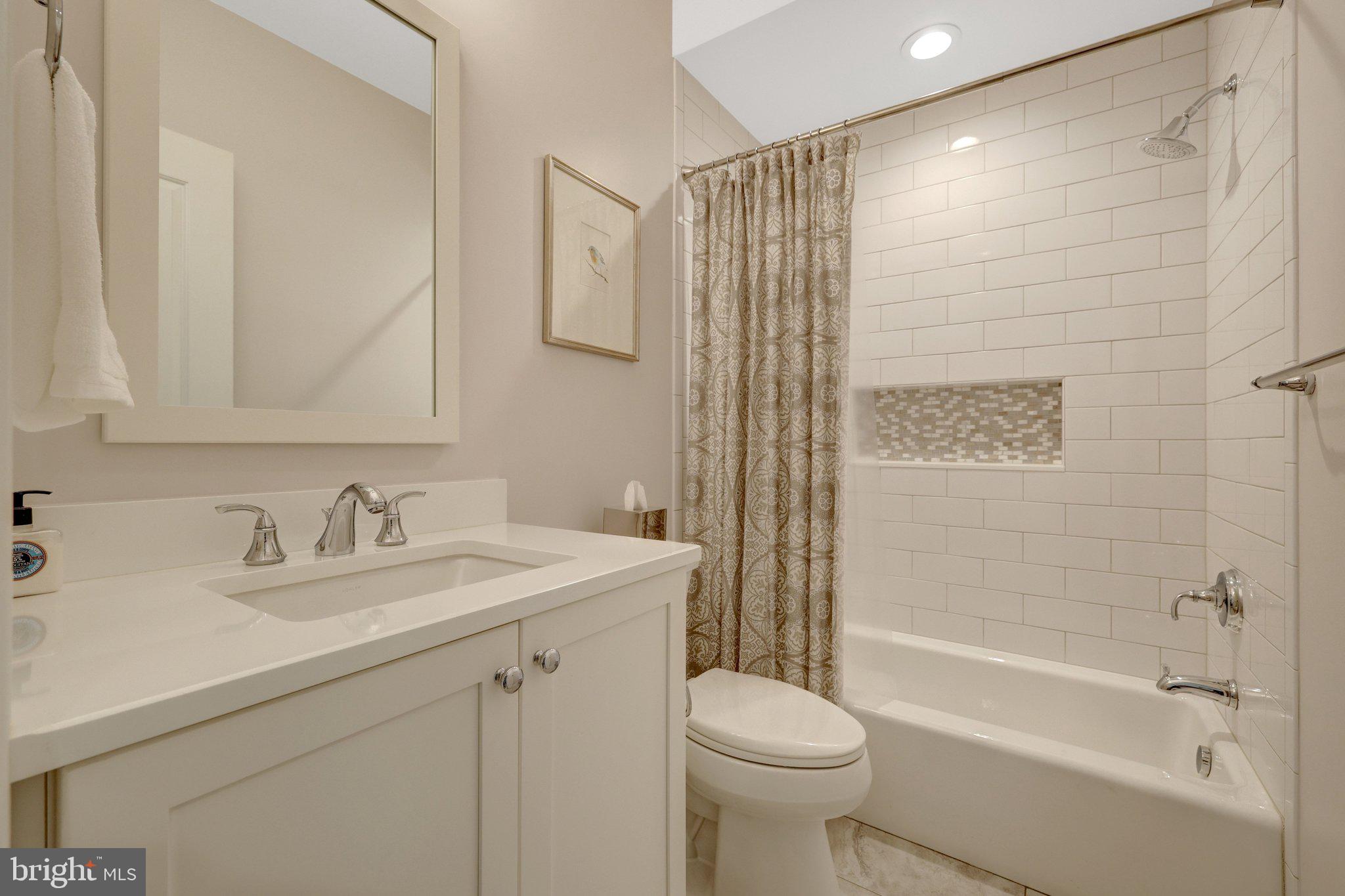 RIVER OAKS - Residential