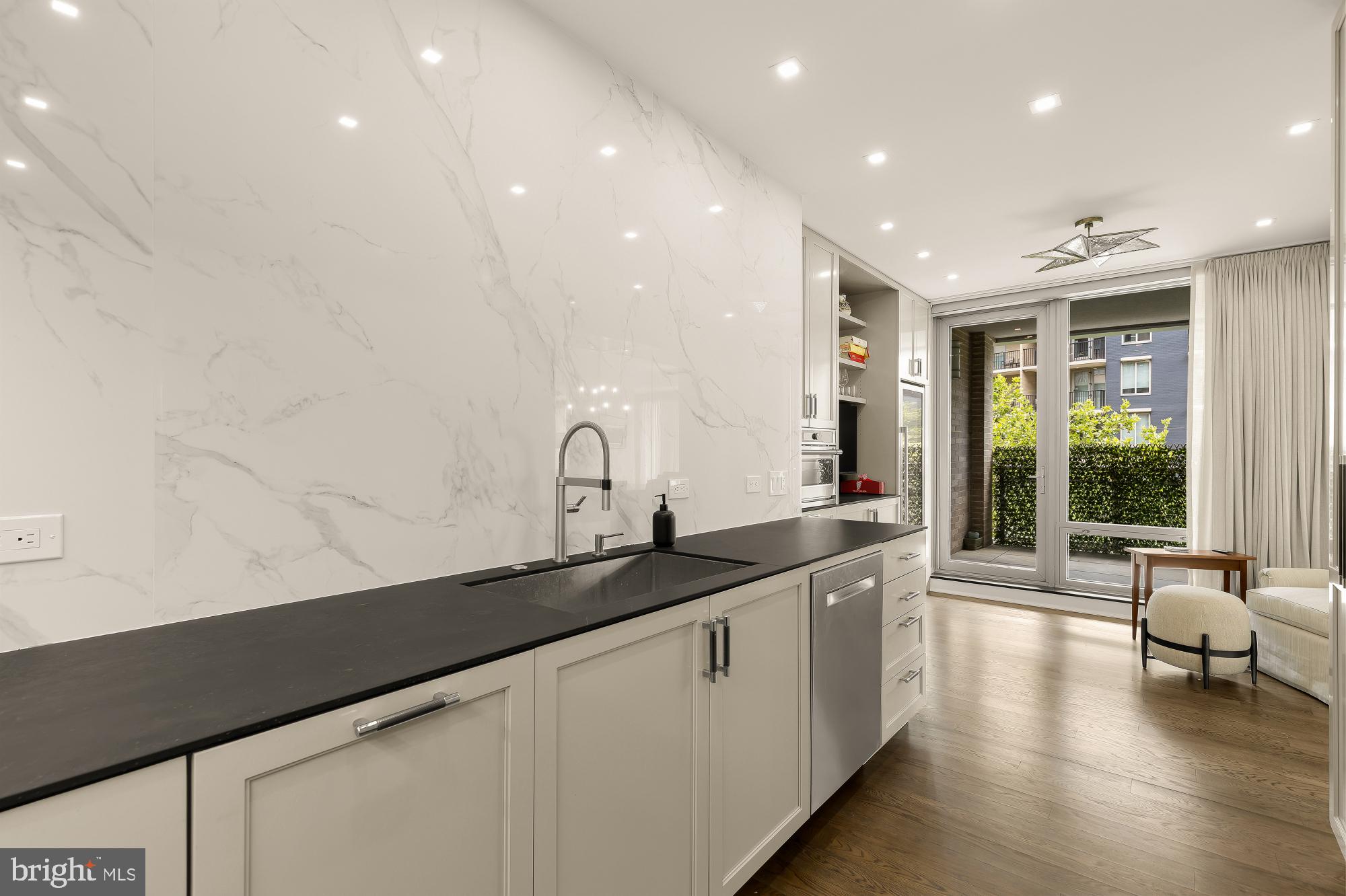 WEST END - Residential