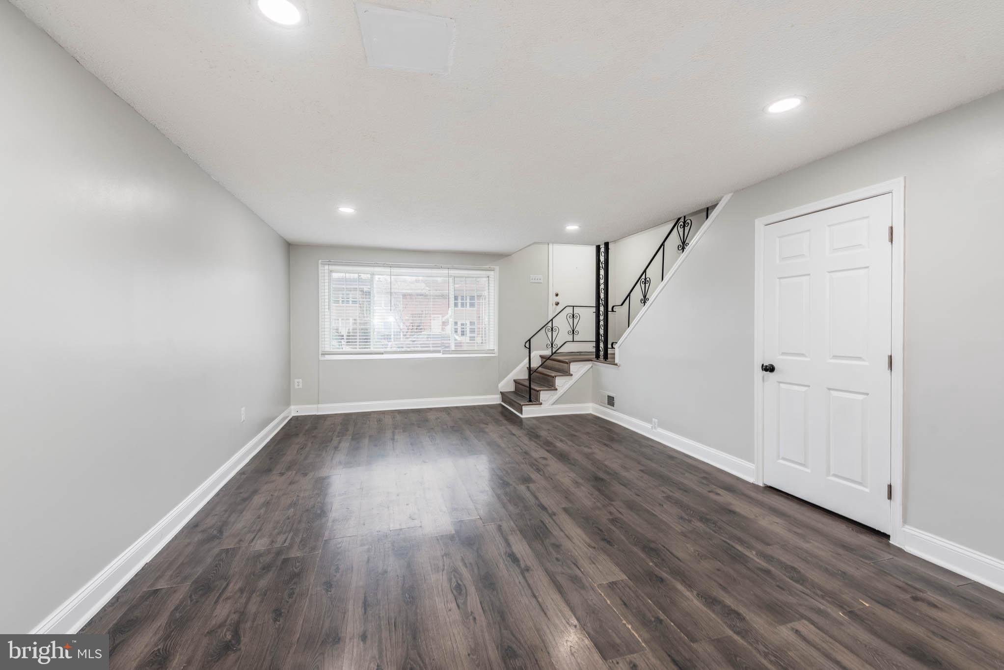 FRANKFORD - Residential Lease