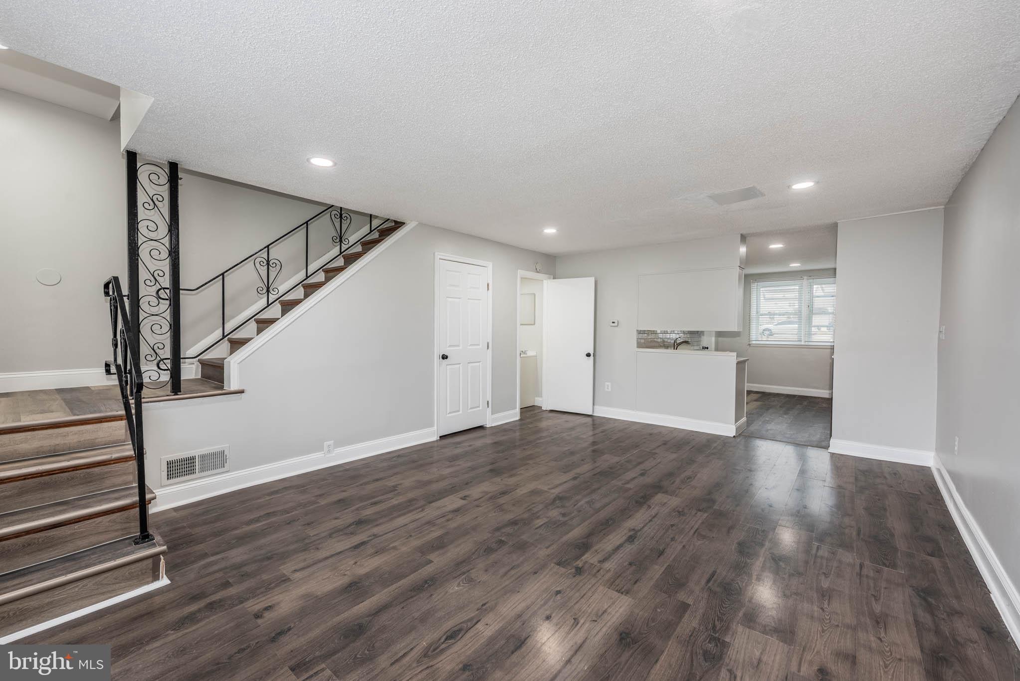 FRANKFORD - Residential Lease