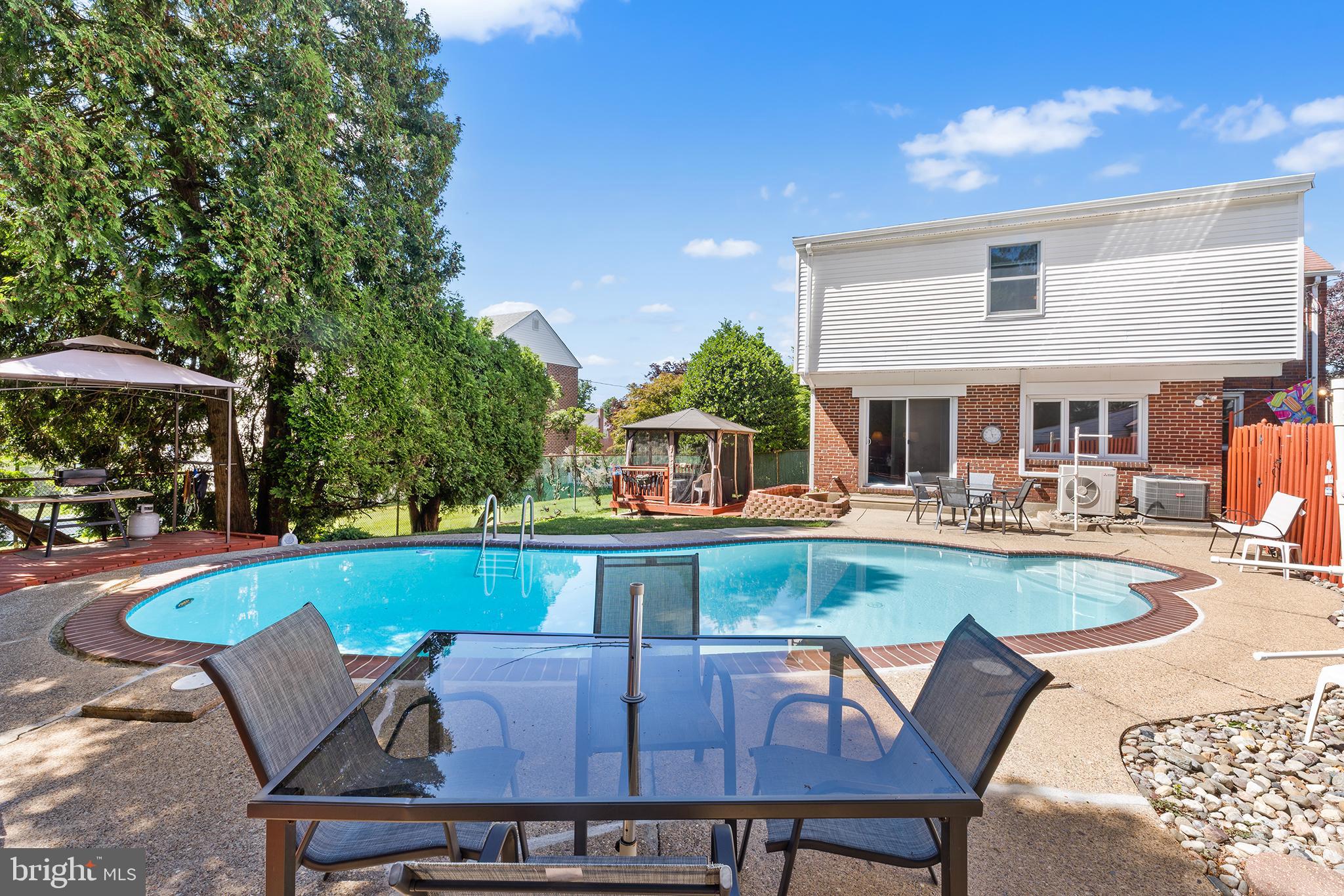 COLONIAL PARK - Residential