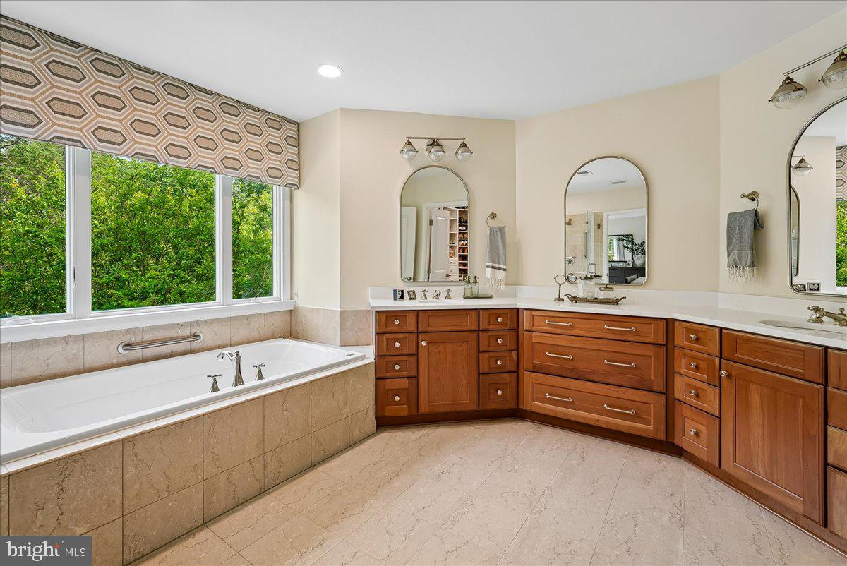 RIVER CREEK - Residential