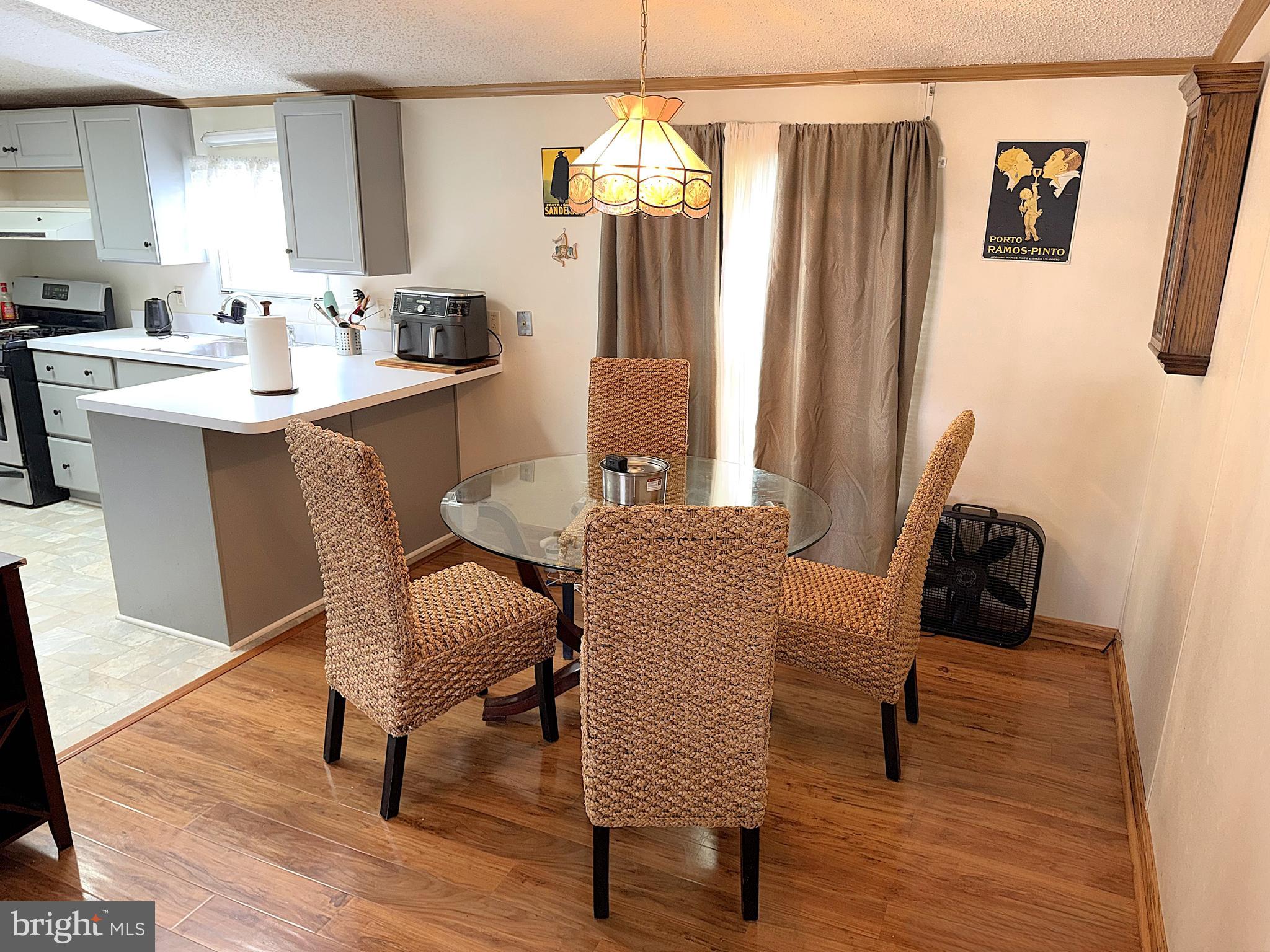 BRENTWOOD MANOR - Residential
