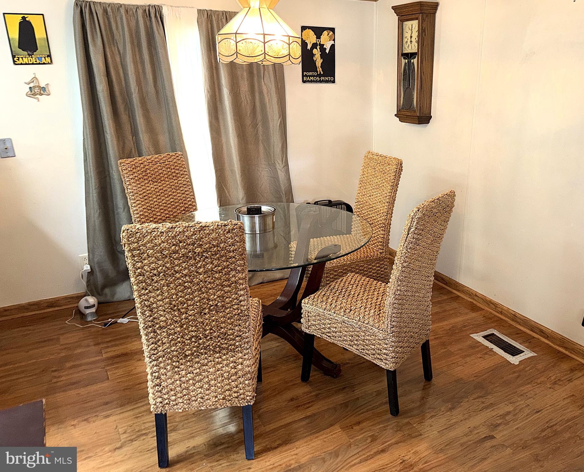 BRENTWOOD MANOR - Residential