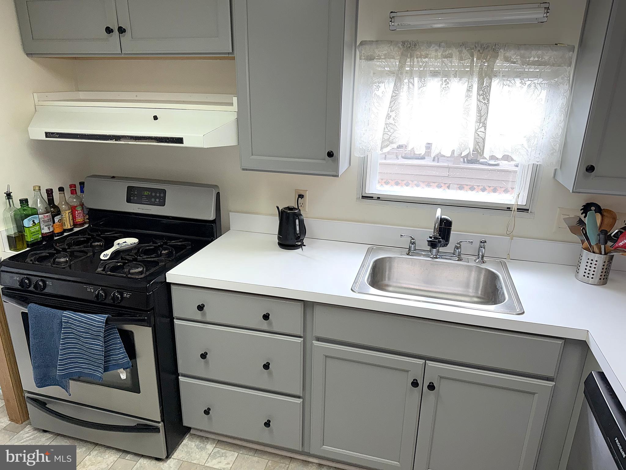 BRENTWOOD MANOR - Residential