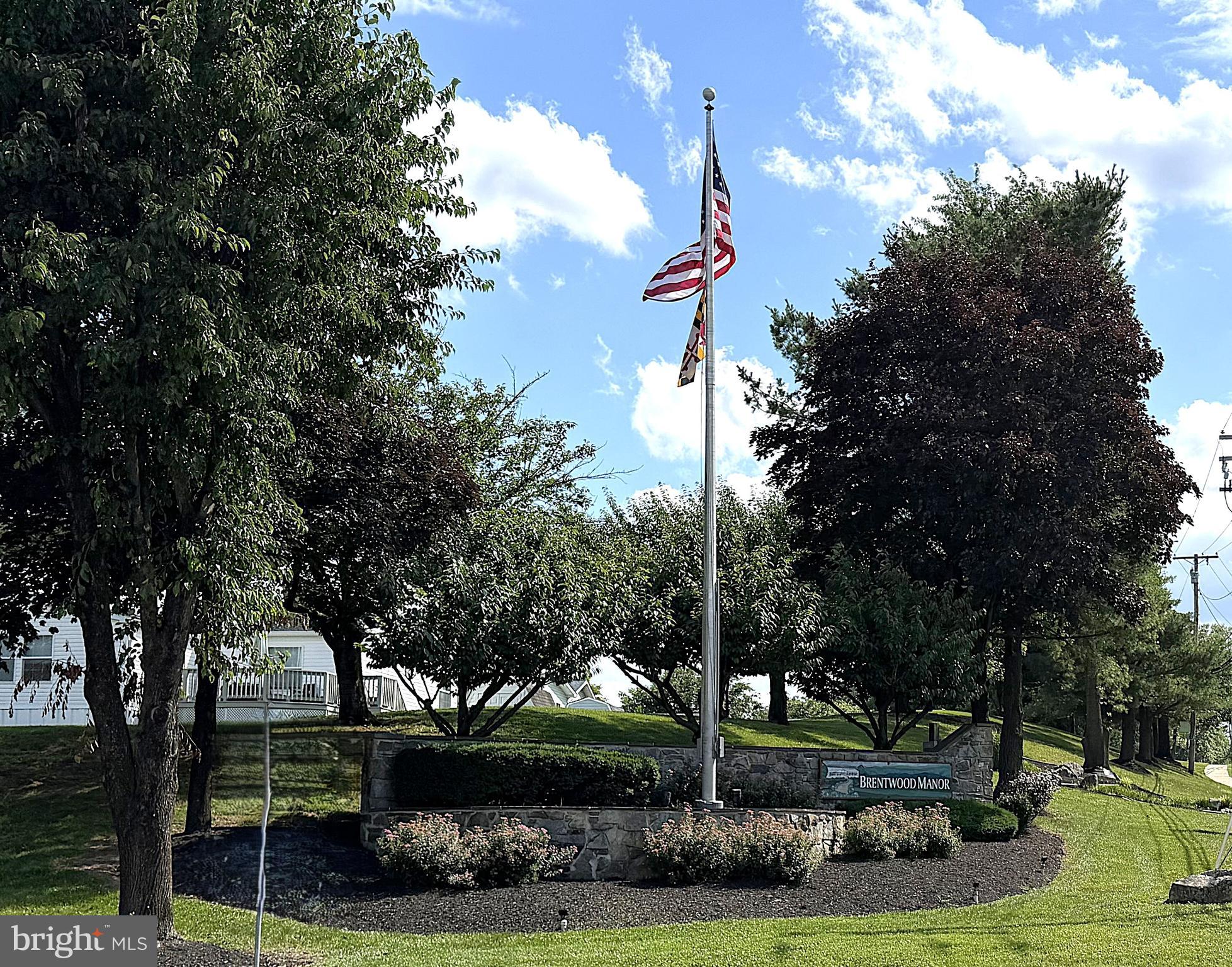 BRENTWOOD MANOR - Residential