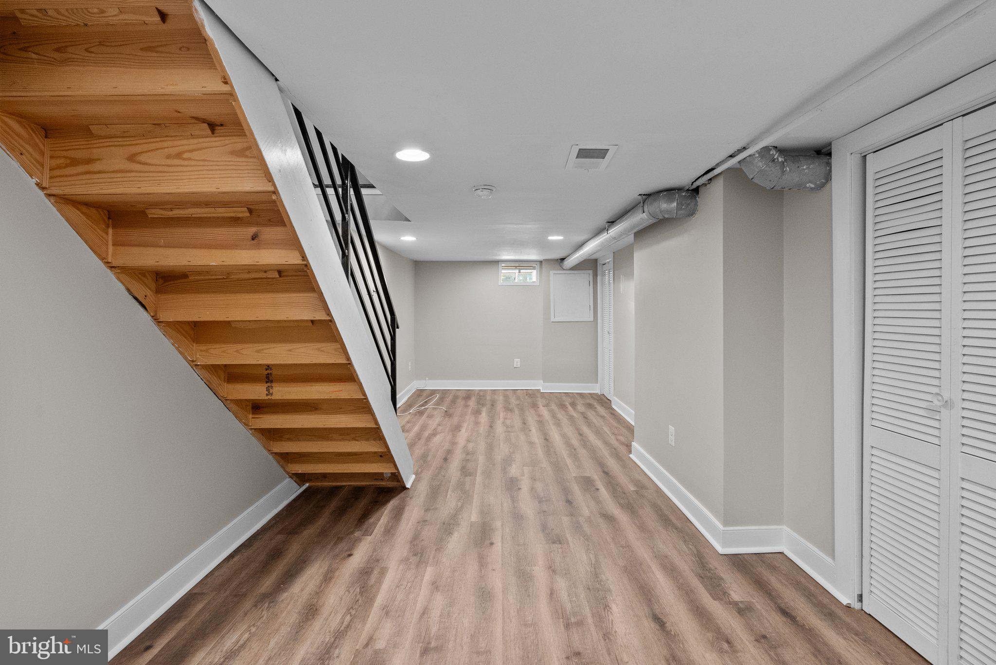 EAST KENSINGTON - Residential