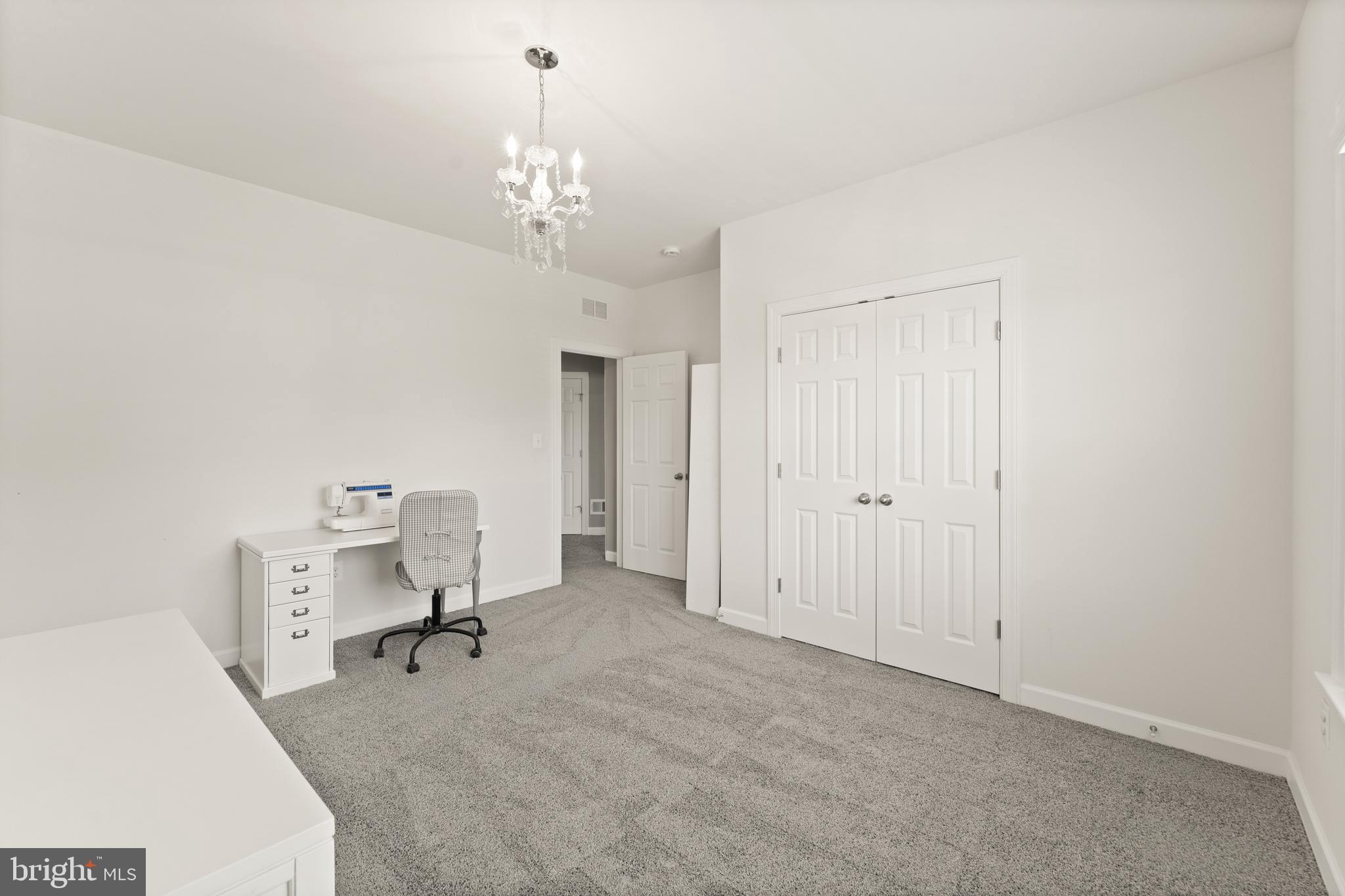 LAKE RIDGE ESTATES - Residential