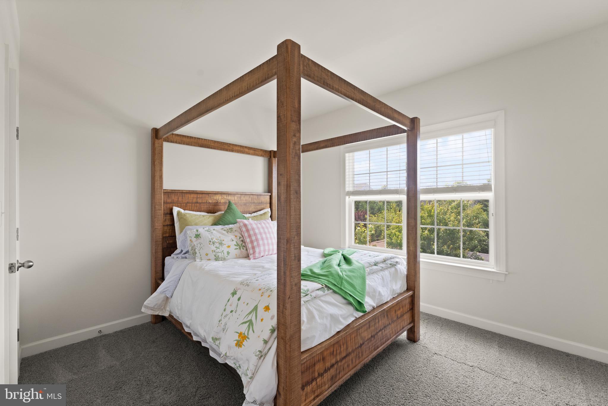 LAKE RIDGE ESTATES - Residential