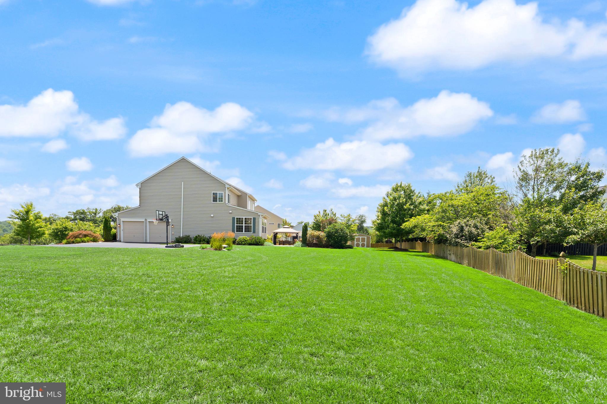 LAKE RIDGE ESTATES - Residential