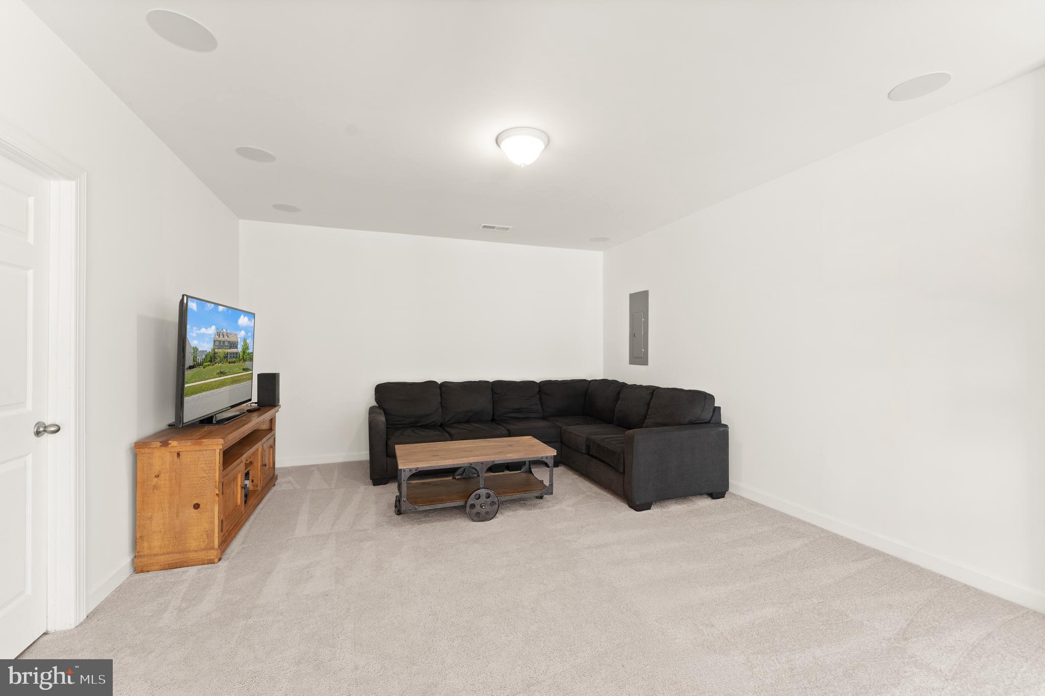 LAKE RIDGE ESTATES - Residential