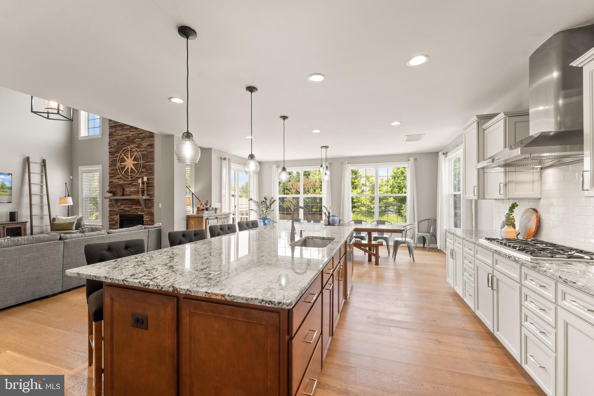 LAKE RIDGE ESTATES - Residential
