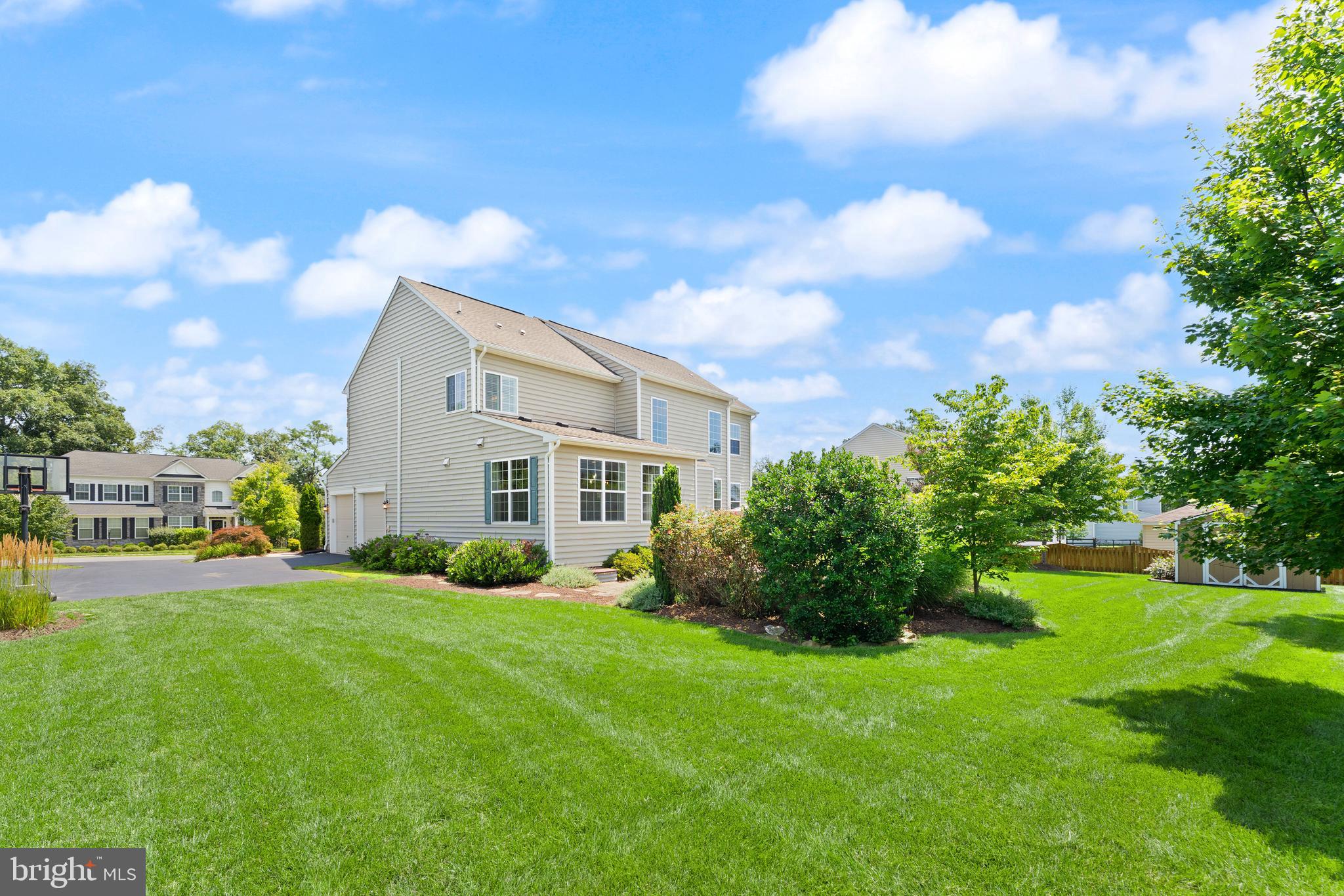 LAKE RIDGE ESTATES - Residential