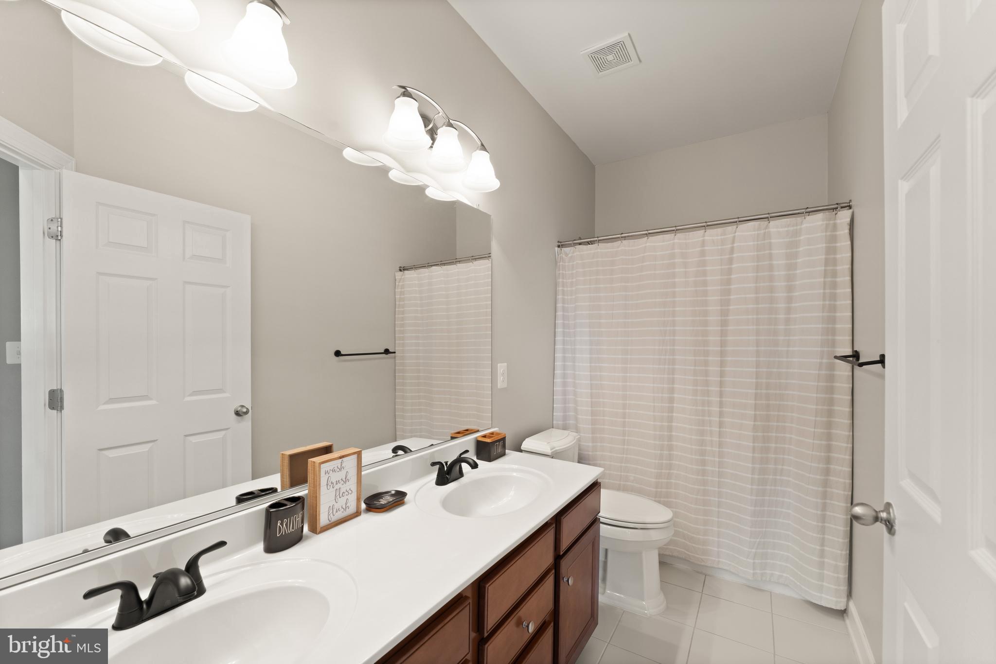 LAKE RIDGE ESTATES - Residential