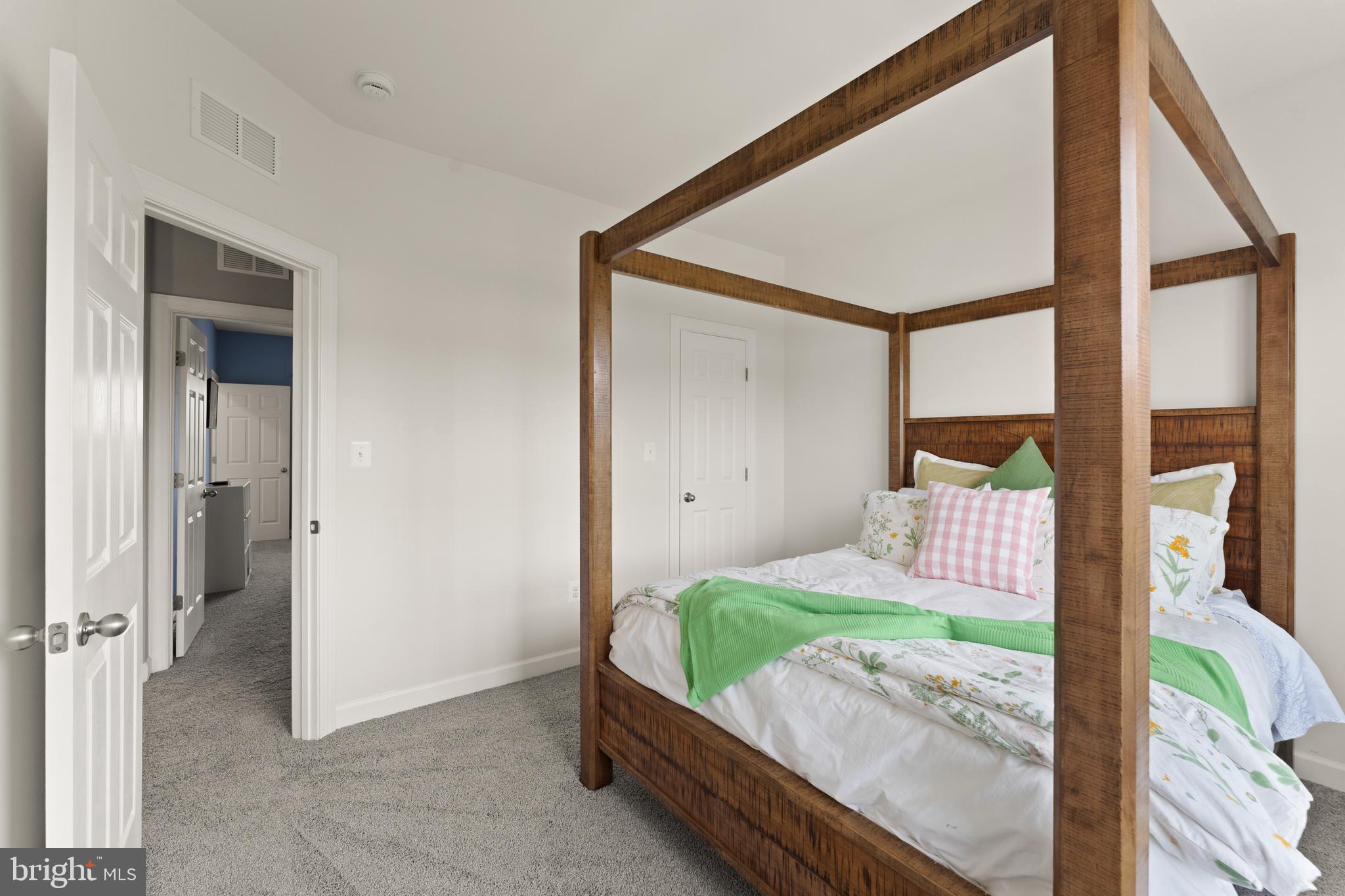 LAKE RIDGE ESTATES - Residential