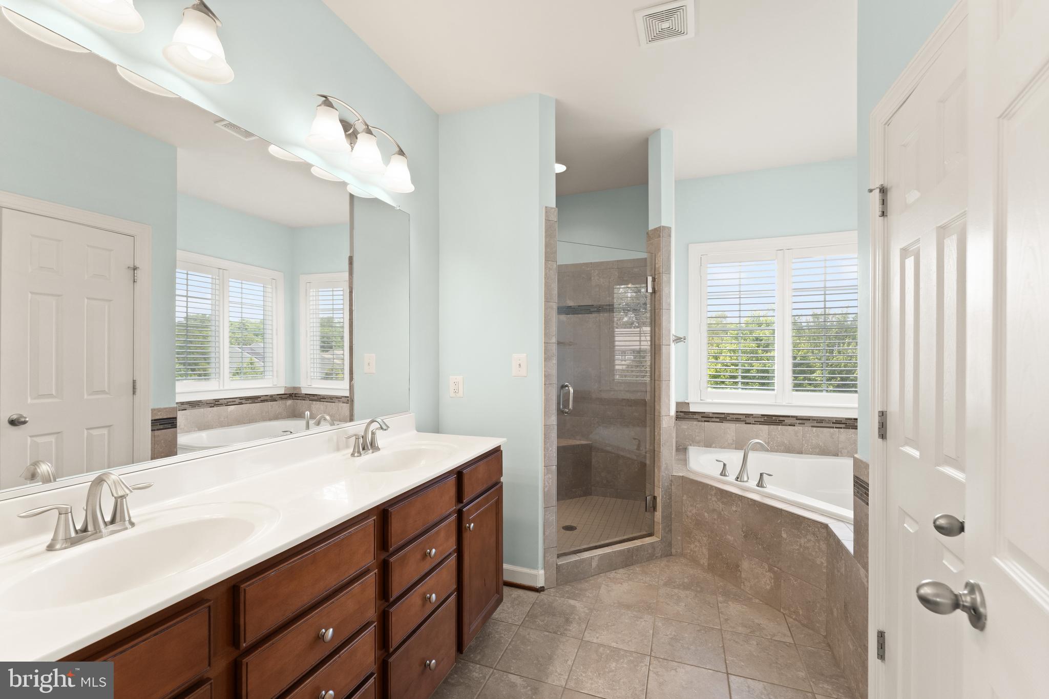 LAKE RIDGE ESTATES - Residential