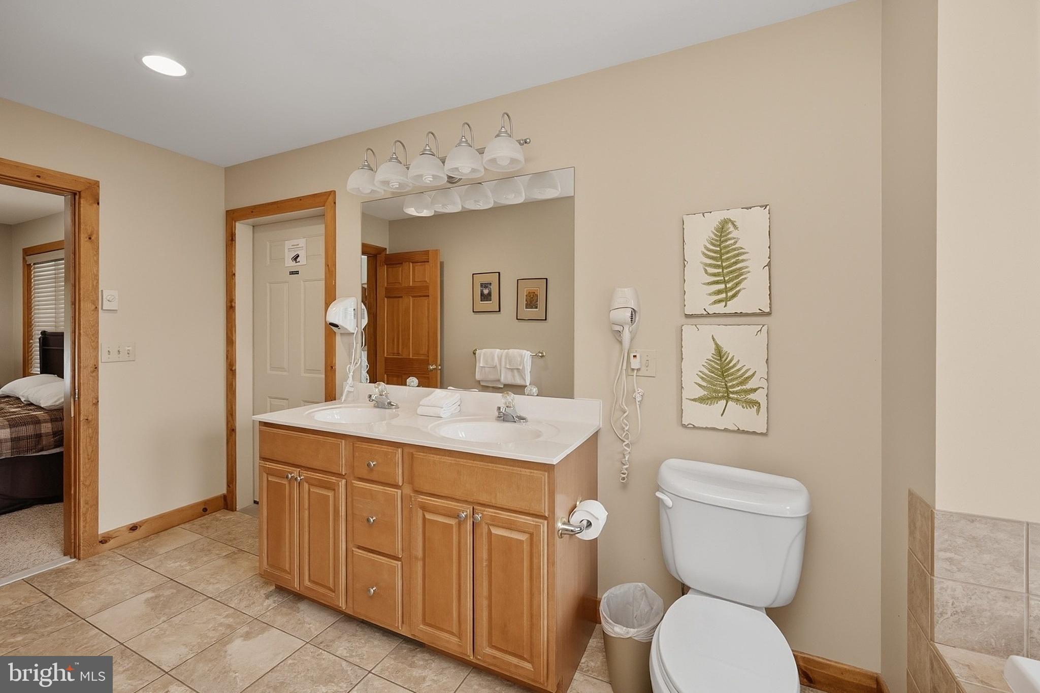 LAKE POINTE - Residential