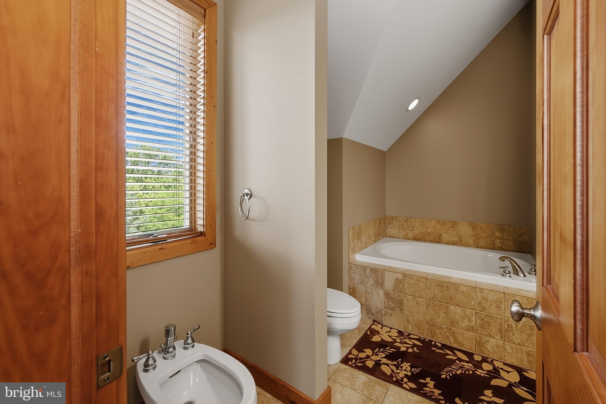 LAKE POINTE - Residential