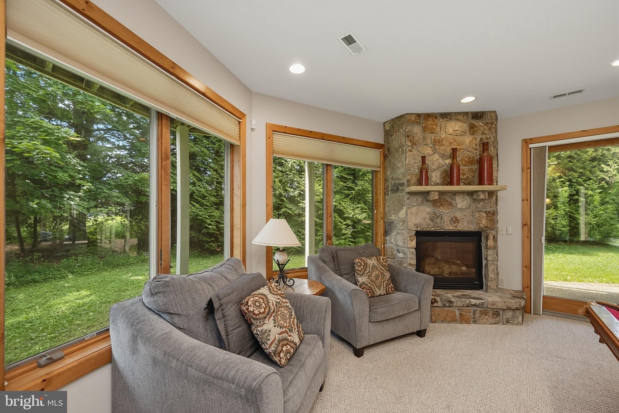 LAKE POINTE - Residential