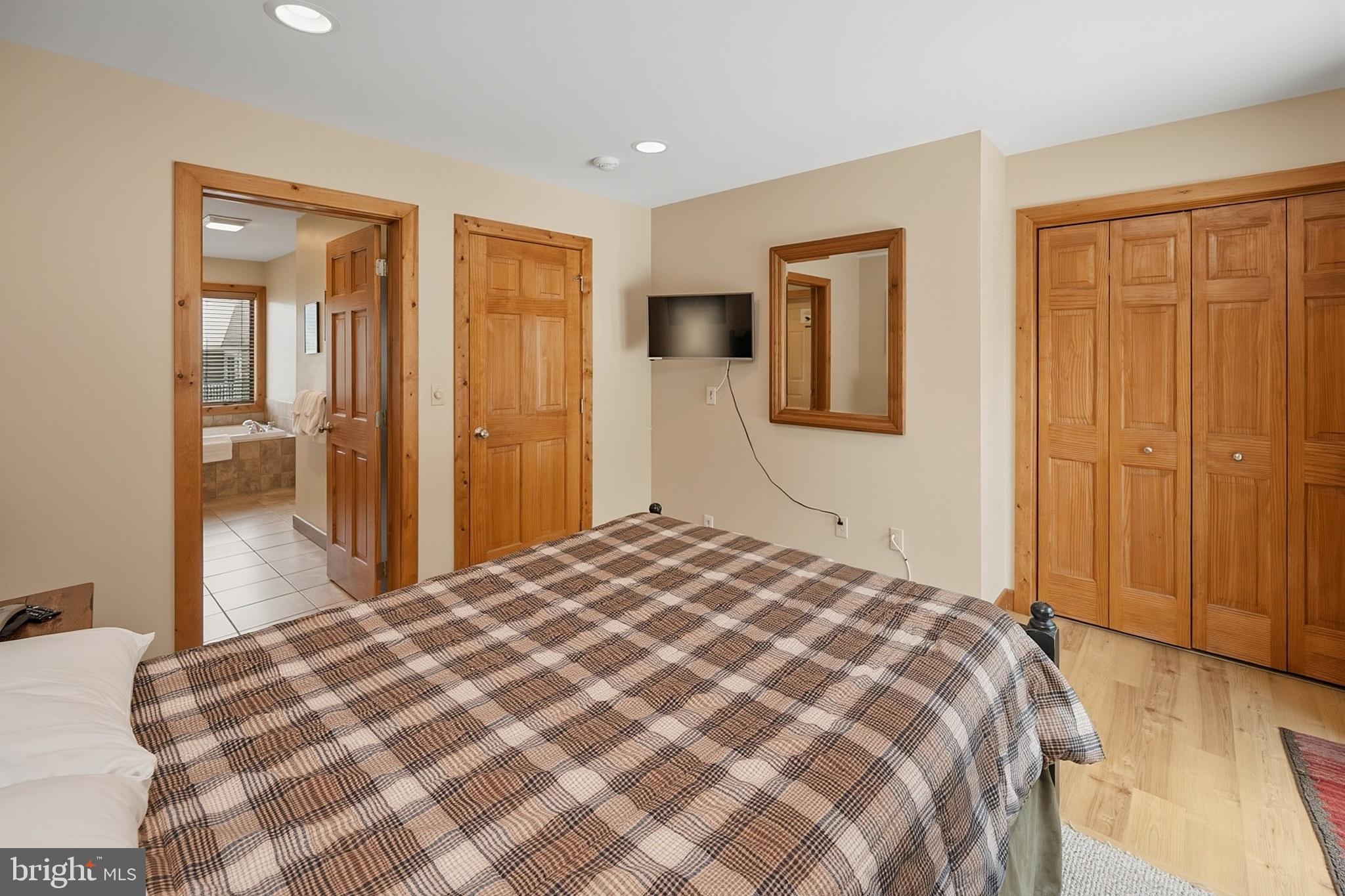 LAKE POINTE - Residential