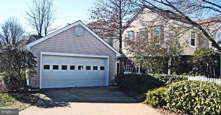 GOOD CREDIT A MUST. THIS TASTEFULLY & SPACIOUSLY COZY OPEN FLOOR PLAN LENDS TO FORMAL & INFORMAL ENTERTAINING EASE. DRAMATIC MASTER BEDROOM WITH VAULTED CEILINGS & LARGE CLOSET SPACES. ULTRA CONVENIENCE TO THE DUAL-ENTRY BATH TO 2nd & 3rd BR's FULFILL THE LIVING SPACE. A MANACURED STONED WALKWAY & LANDSCAPING WITH FENCED BACKYARD OFFERS THE BEST FOR PRIVACY AND ENTERTAINING. VOUCHERS NOT ACCEPTED.