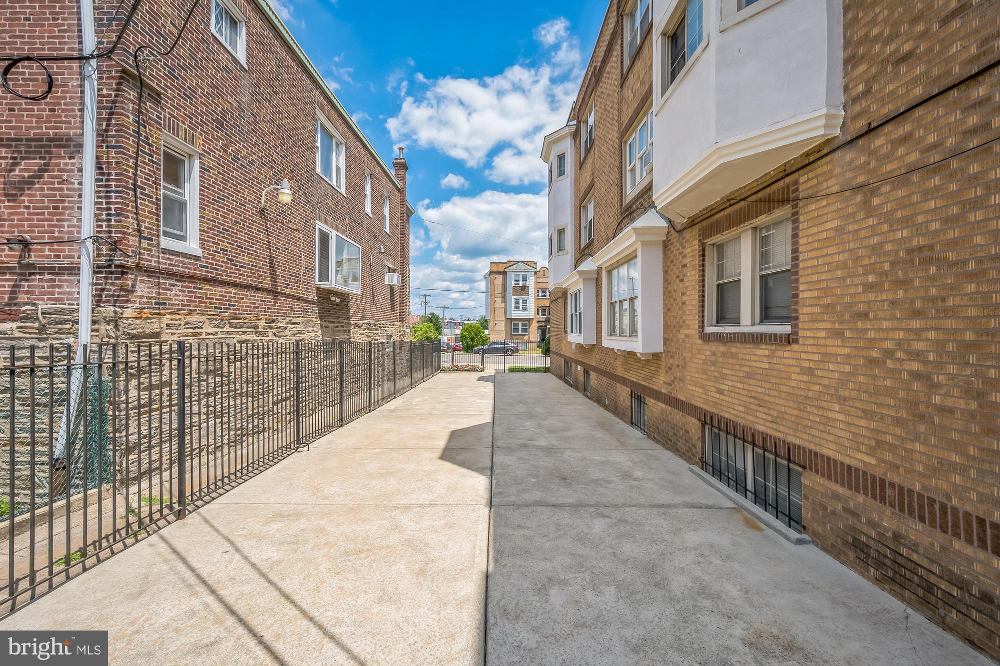 WEST OAK LANE - Residential Income