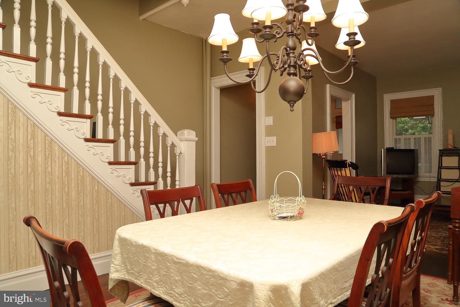 CHESTNUT HILL - Residential