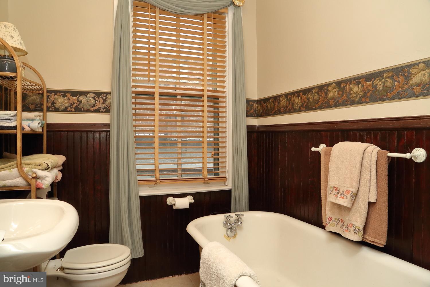 CHESTNUT HILL - Residential